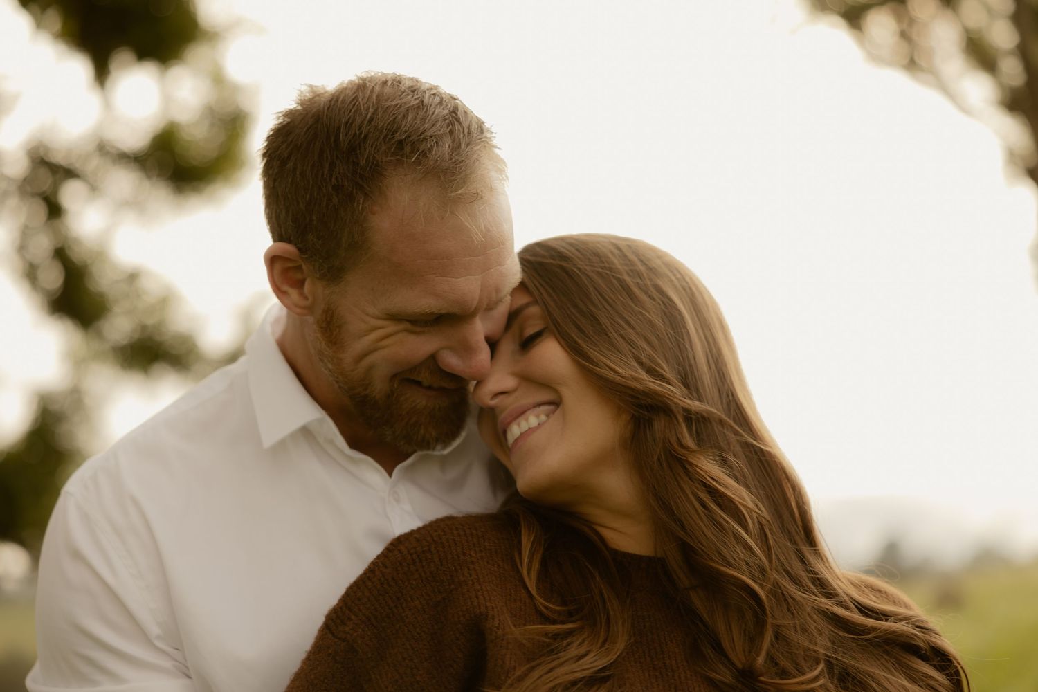 Outdoor maternity photography in Sydney, Central Coast, Blue Mountains, Wollongong, in field, farm, garden and countryside