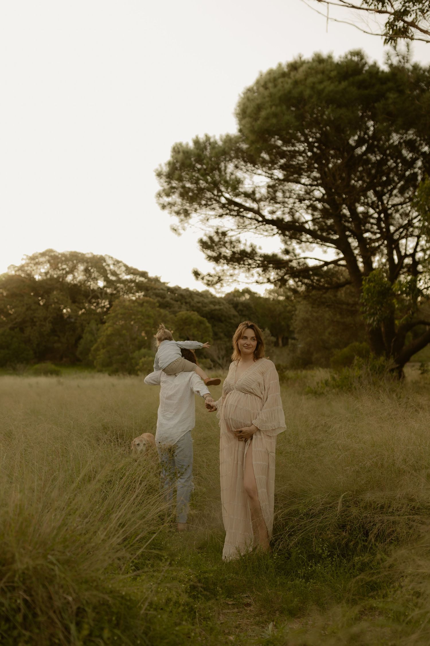 Outdoor family photography in Sydney, Central Coast, Blue Mountains, Wollongong and Kangaroo Valley, in field, farm, garden and countryside