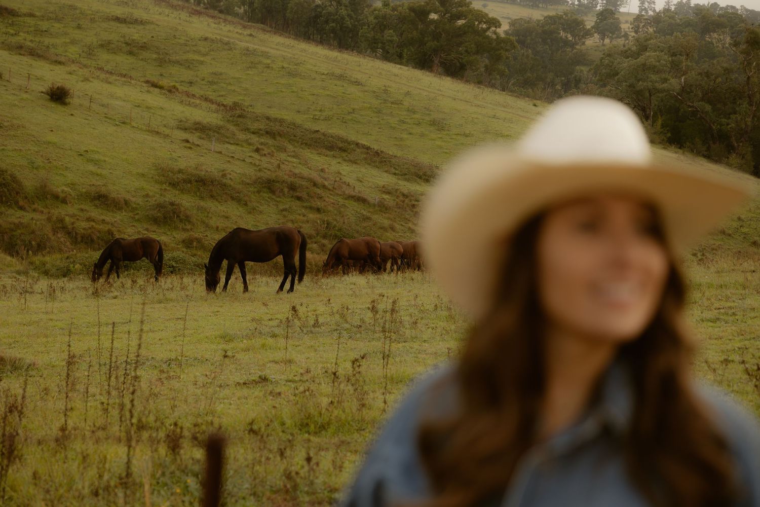 Outdoor maternity photography in Sydney, Central Coast, Blue Mountains, Wollongong, in field, farm, garden and countryside