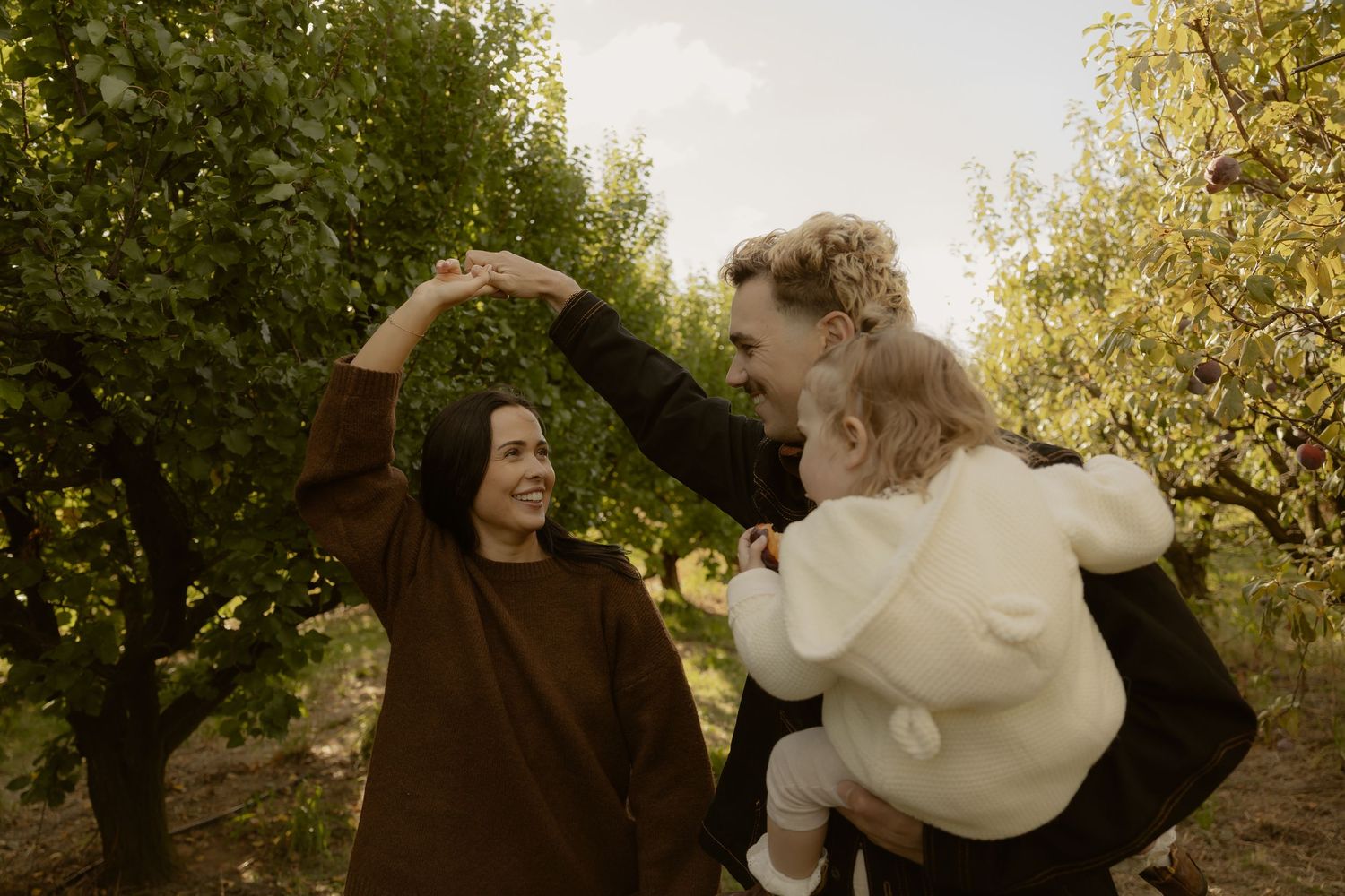 Outdoor family photography in Sydney, Central Coast, Blue Mountains, Wollongong and Kangaroo Valley, in field, farm, garden and countryside