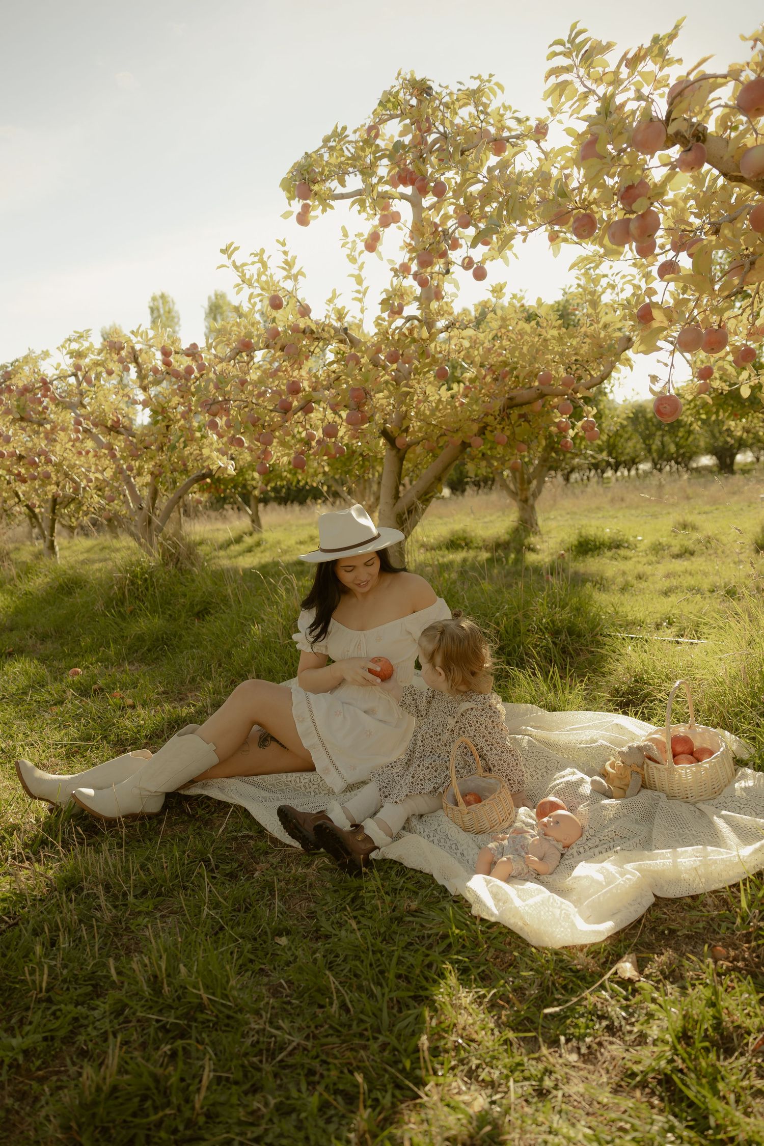 Outdoor family photography in Sydney, Central Coast, Blue Mountains, Wollongong and Kangaroo Valley, in field, farm, garden and countryside