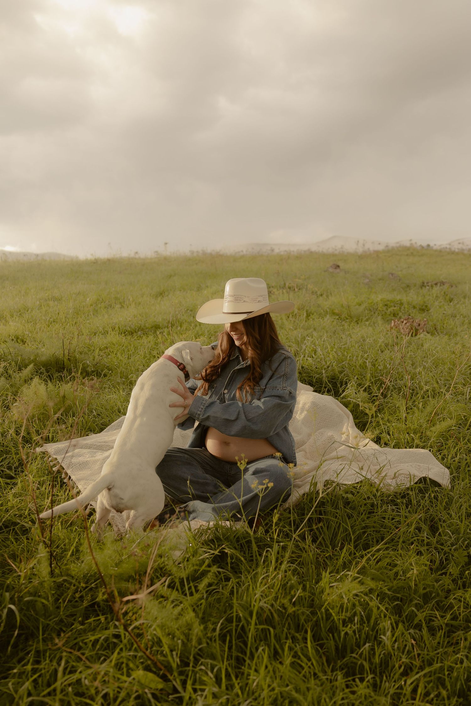 Outdoor maternity photography in Sydney, Central Coast, Blue Mountains, Wollongong, in field, farm, garden and countryside