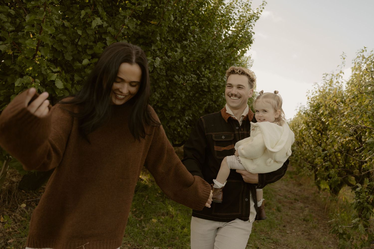 Outdoor family photography in Sydney, Central Coast, Blue Mountains, Wollongong and Kangaroo Valley, in field, farm, garden and countryside