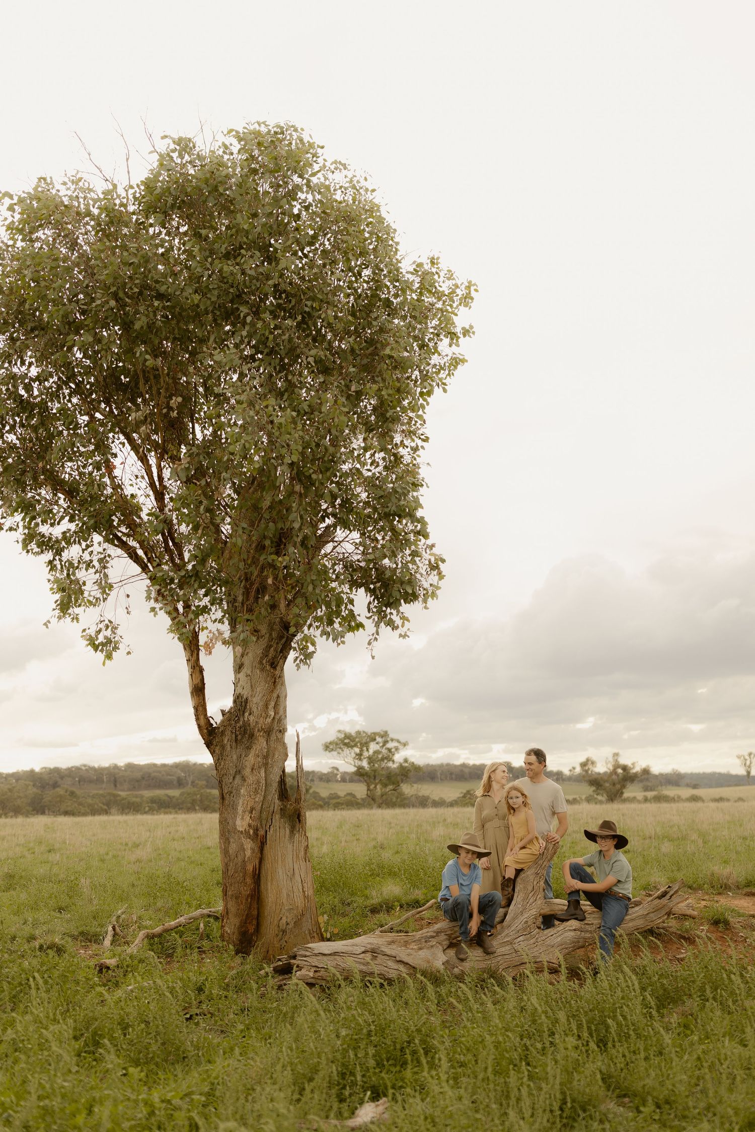 Outdoor family photography in Sydney, Central Coast, Blue Mountains, Wollongong and Kangaroo Valley, in field, farm, garden and countryside