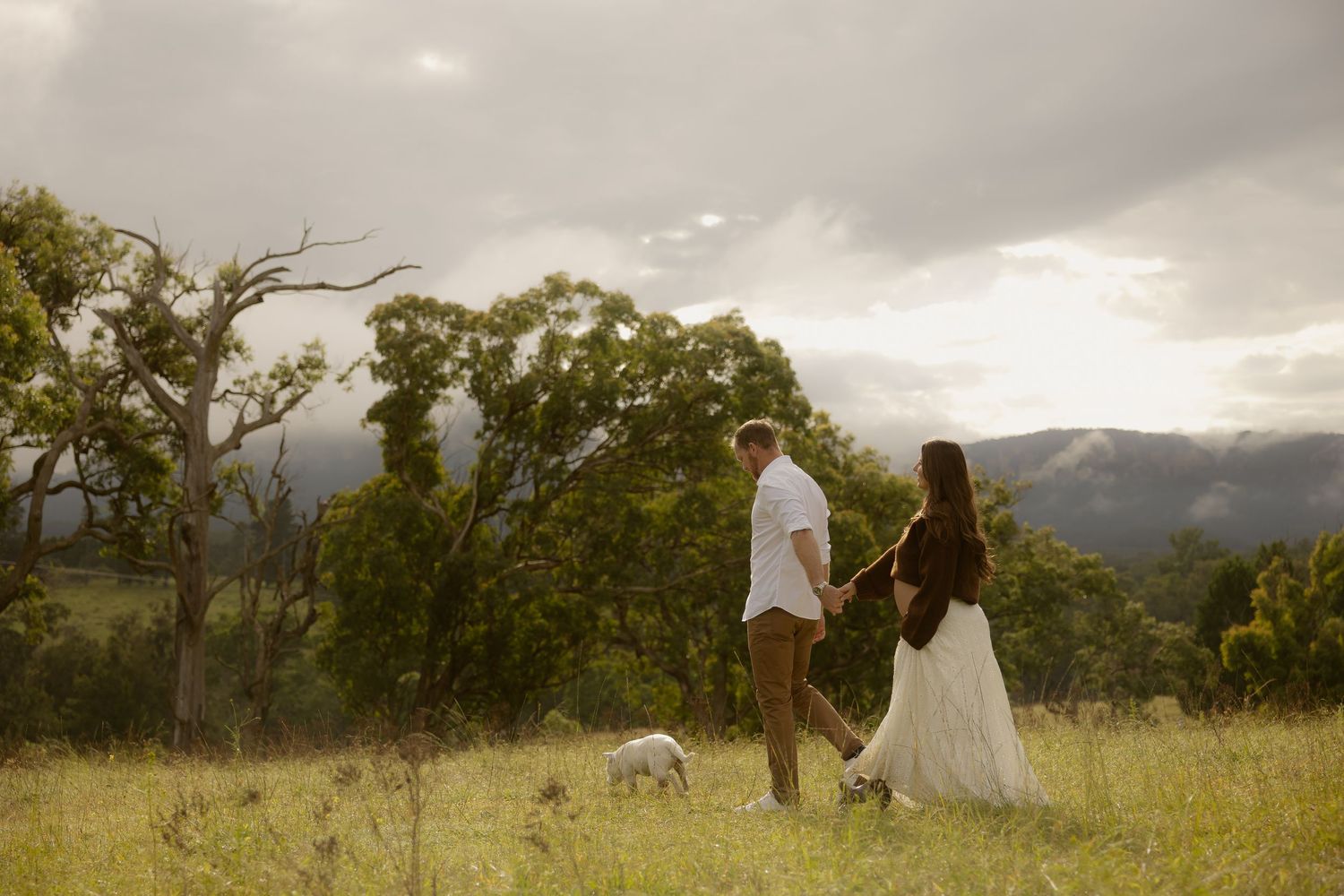 Outdoor maternity photography in Sydney, Central Coast, Blue Mountains, Wollongong, in field, farm, garden and countryside