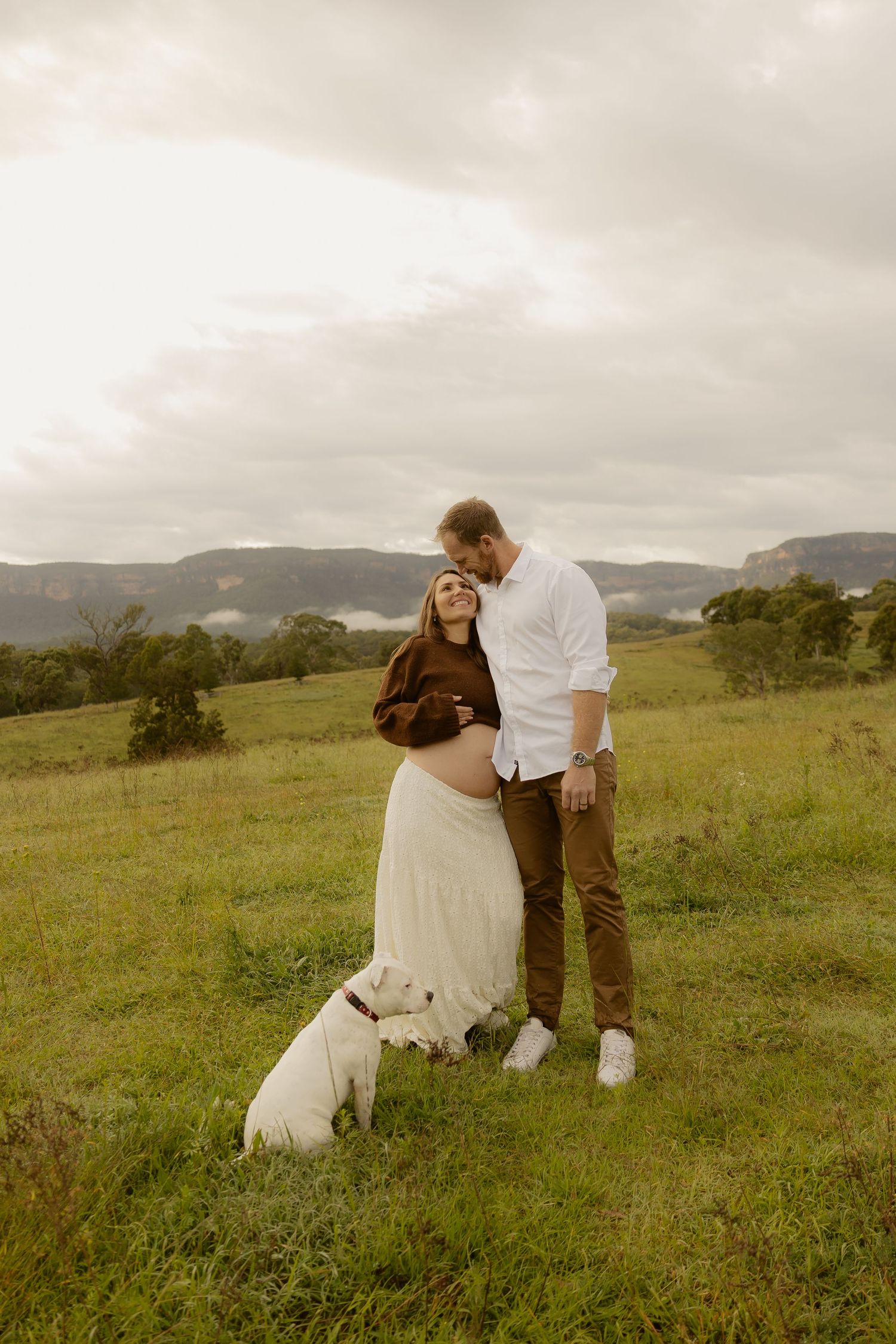 Outdoor maternity photography in Sydney, Central Coast, Blue Mountains, Wollongong, in field, farm, garden and countryside