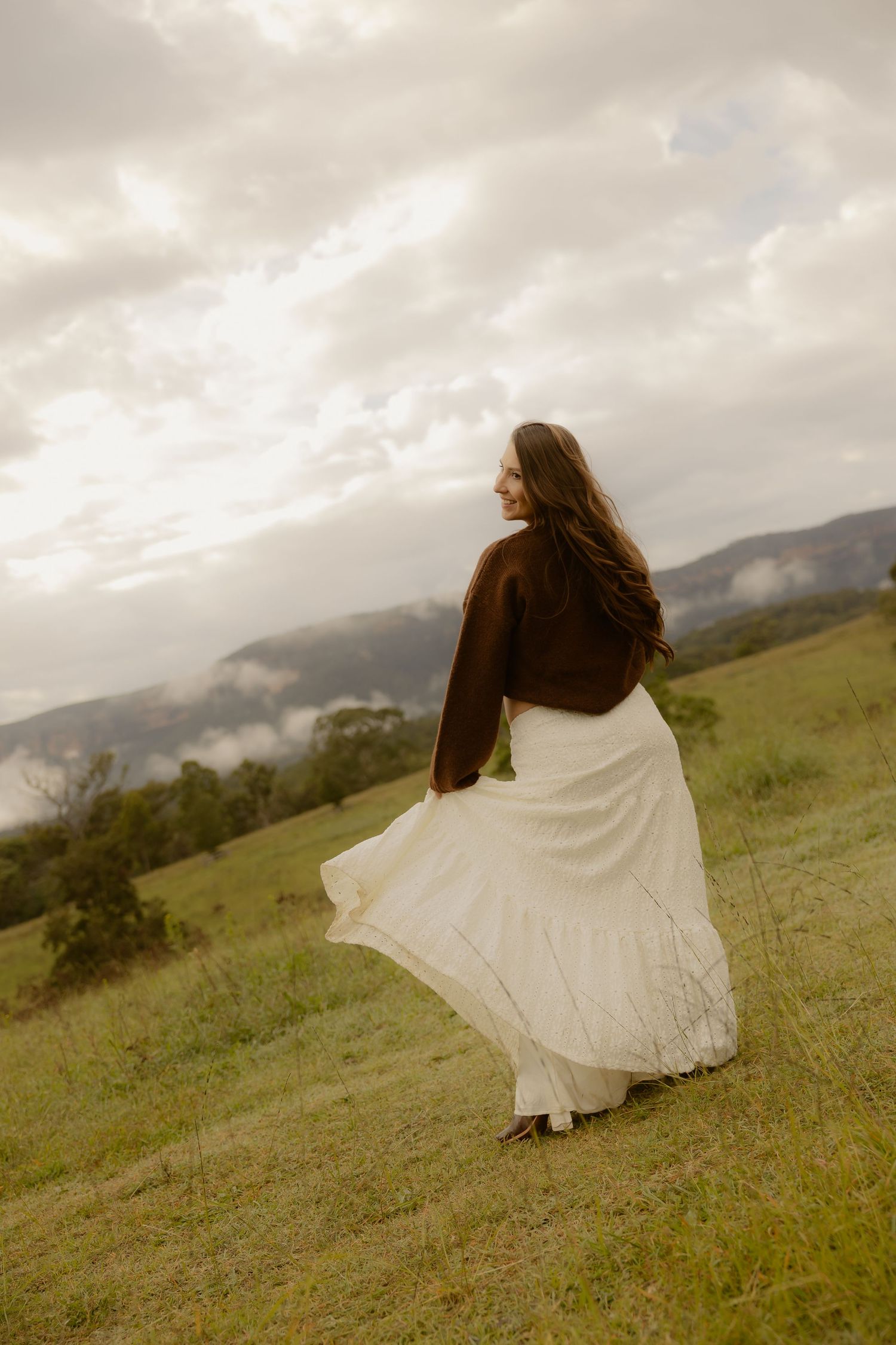 Outdoor maternity photography in Sydney, Central Coast, Blue Mountains, Wollongong, in field, farm, garden and countryside