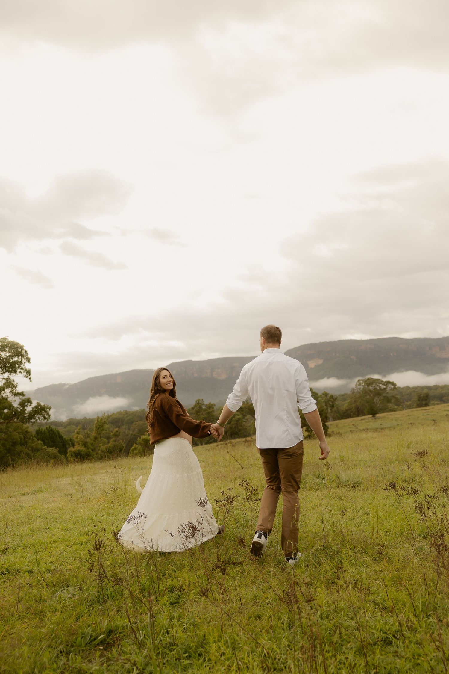 Outdoor maternity photography in Sydney, Central Coast, Blue Mountains, Wollongong, in field, farm, garden and countryside