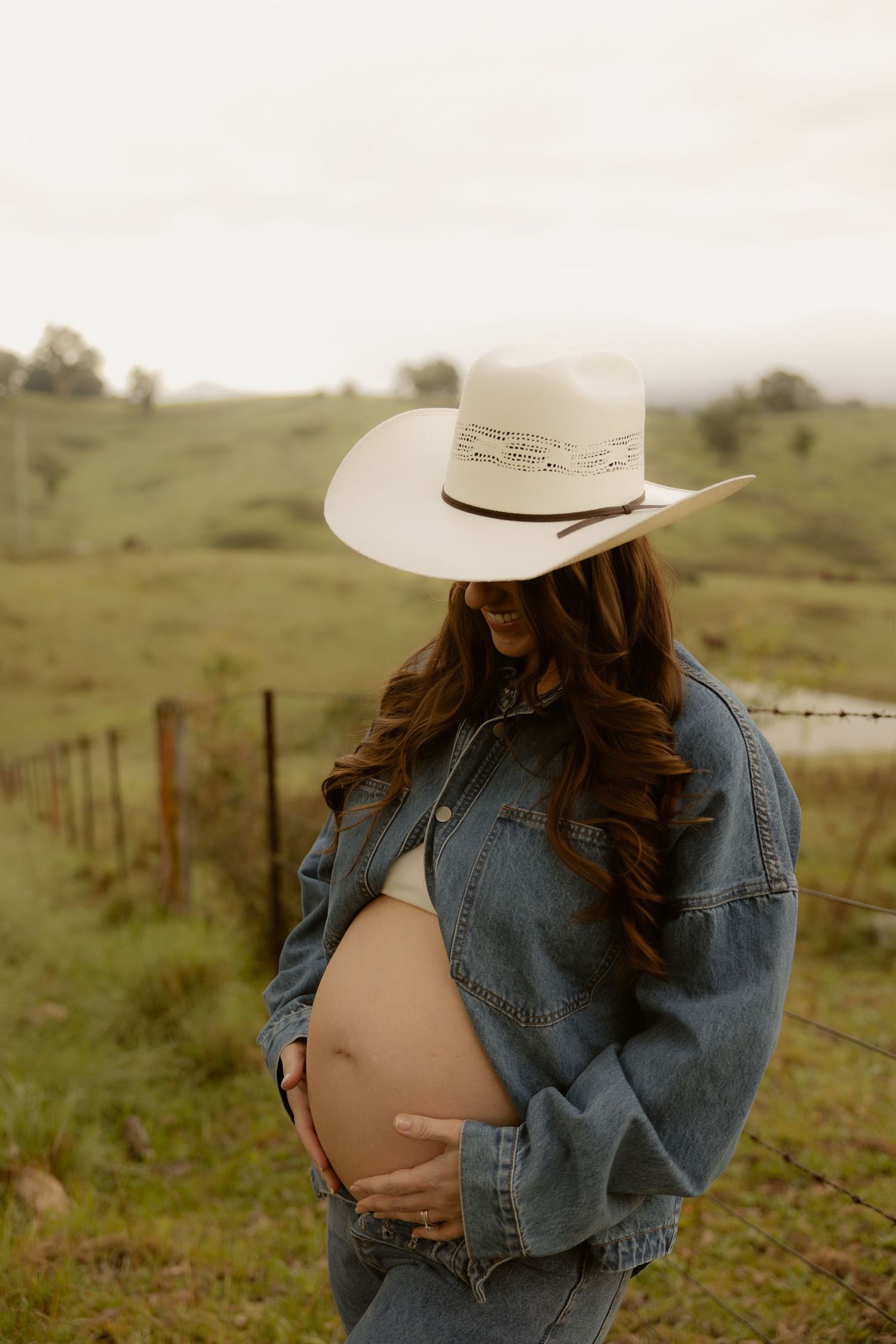 Outdoor maternity photography in Sydney, Central Coast, Blue Mountains, Wollongong, in field, farm, garden and countryside
