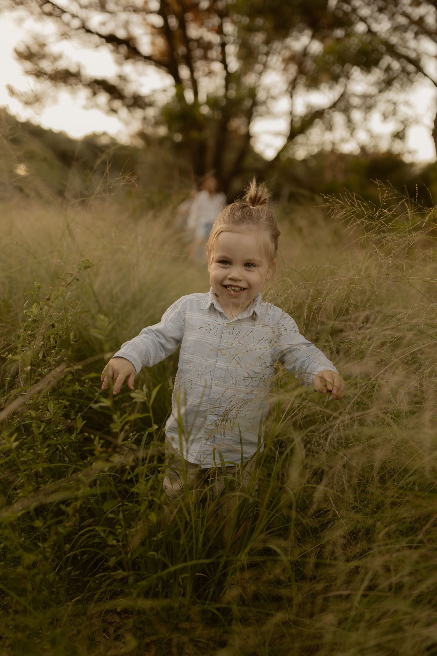 Outdoor family photography in Sydney, Central Coast, Blue Mountains, Wollongong and Kangaroo Valley, in field, farm, garden and countryside