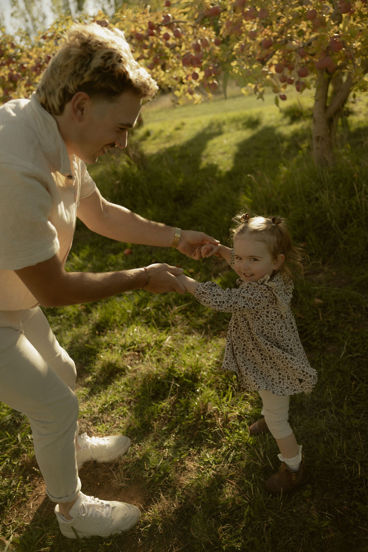 Outdoor family photography in Sydney, Central Coast, Blue Mountains, Wollongong and Kangaroo Valley, in field, farm, garden and countryside