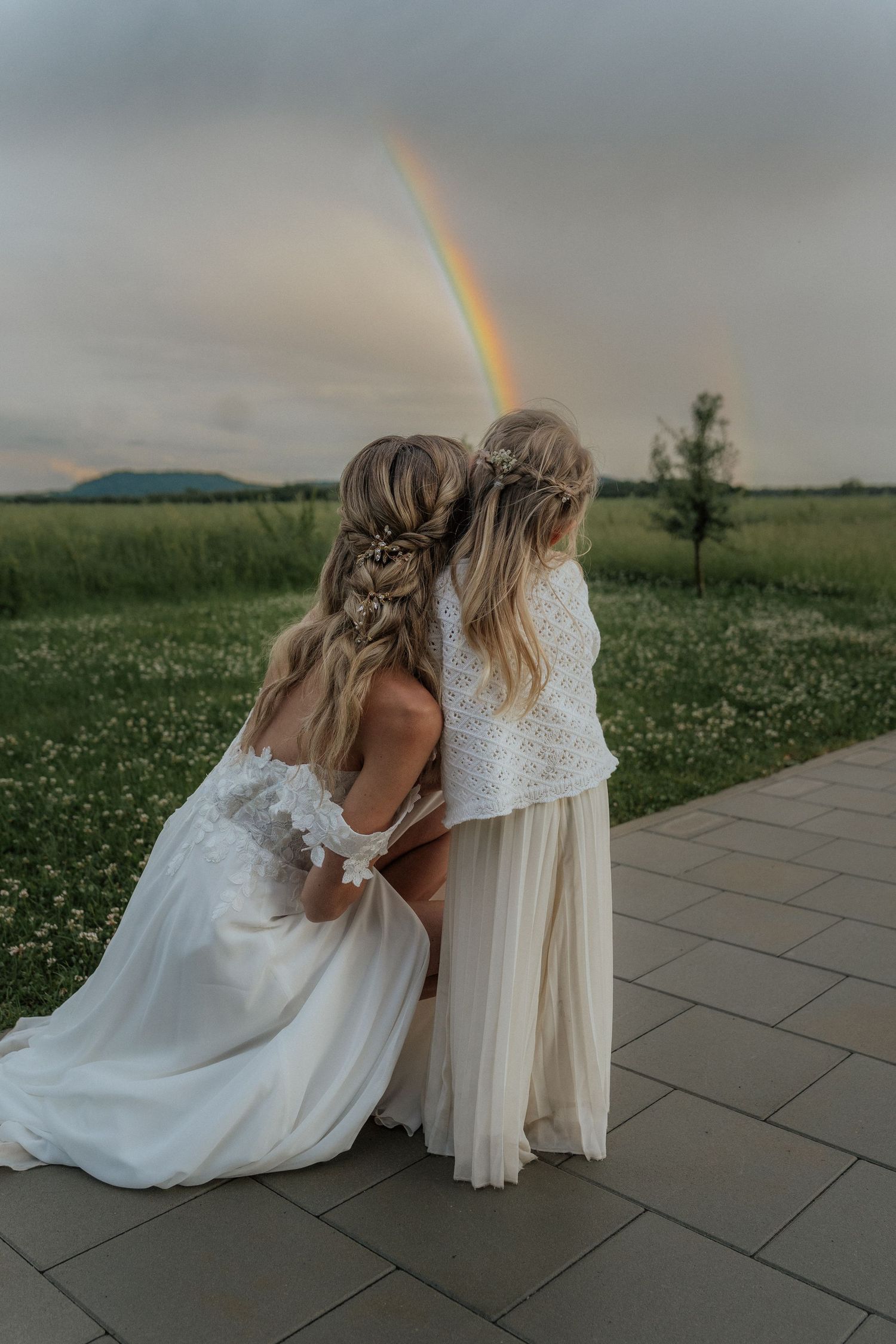 Regenbogenbild Braut und Tochter