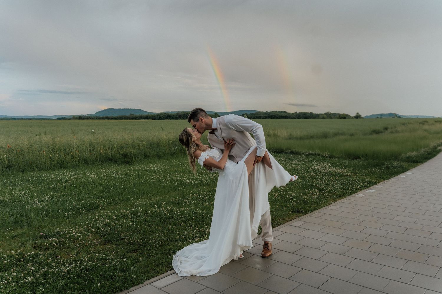 Brautpaarshooting Dip, Brautpaar bei Regenbogen