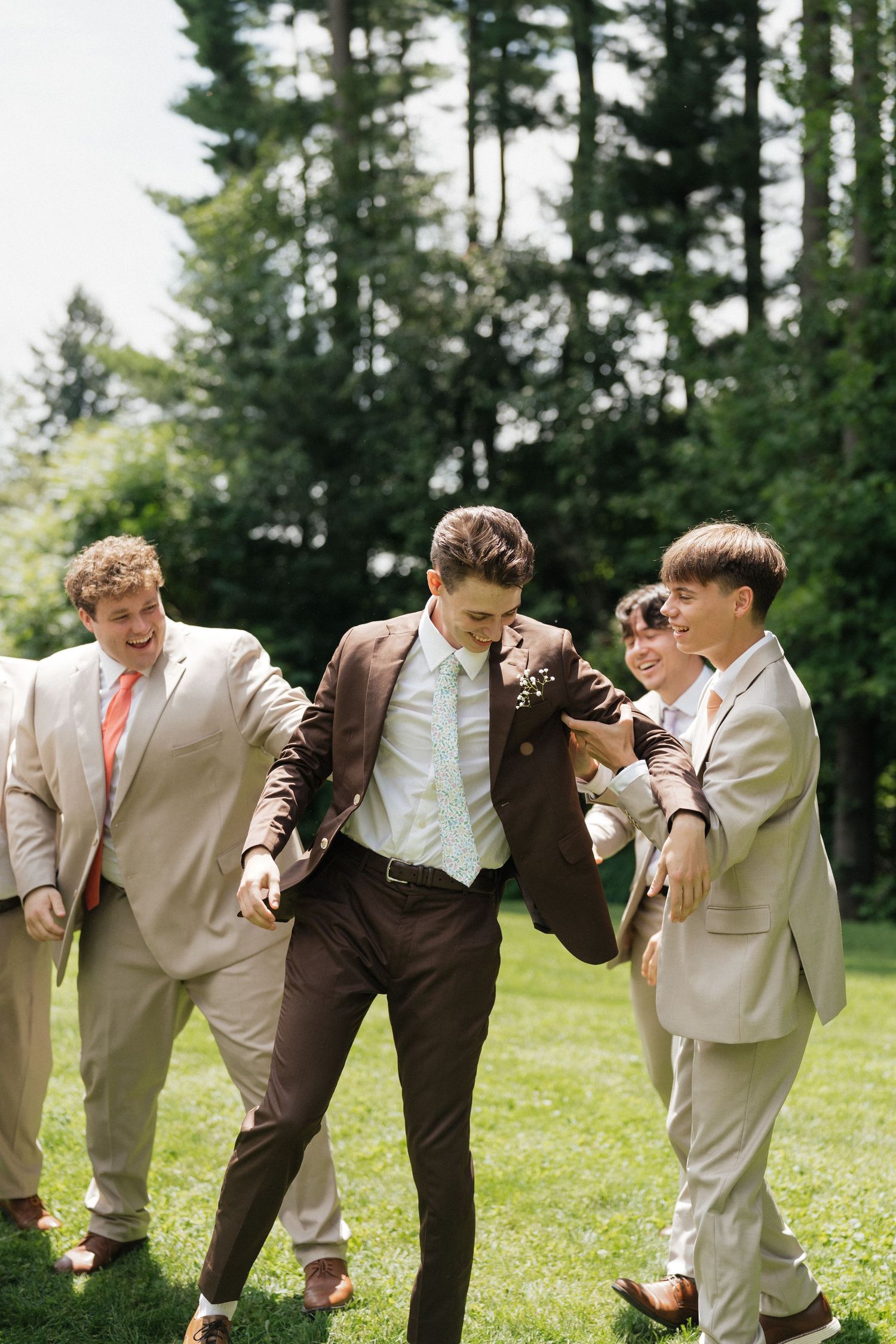 Groom and groomsmen getting ready for their ohio wedding