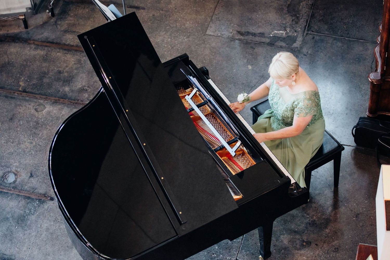 Wedding venue decorated with grand piano and elegant details.