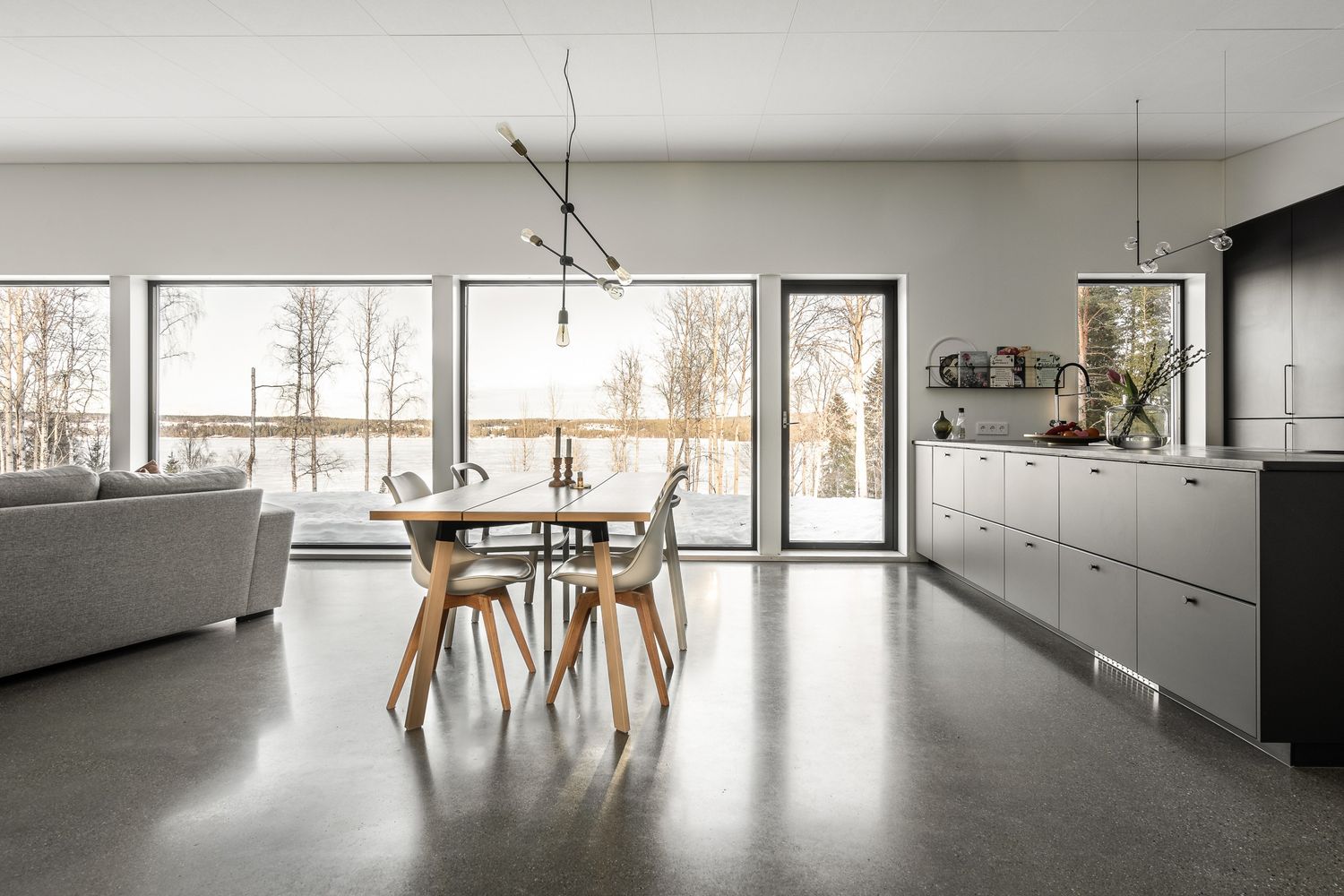 Öppen matplats och kök