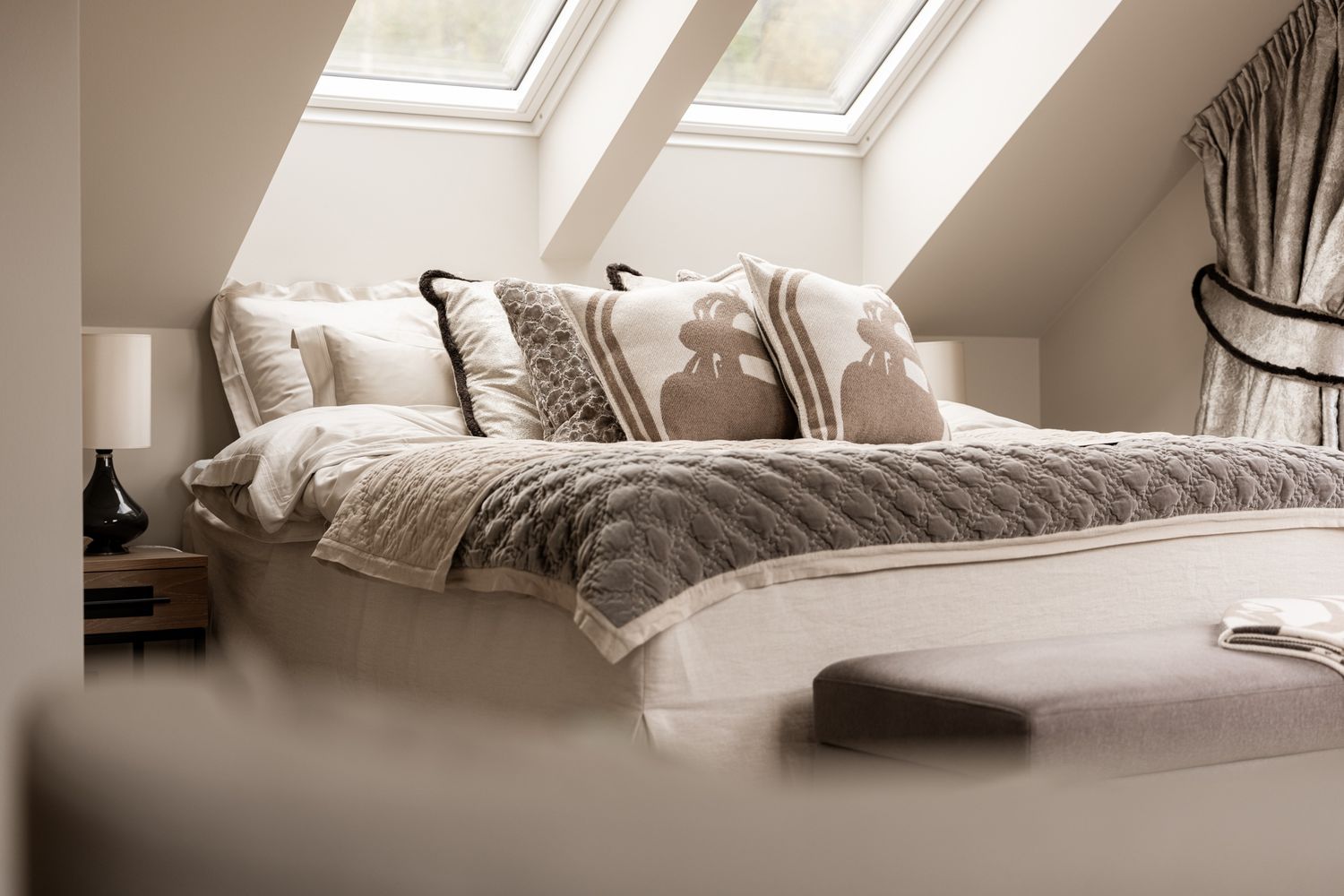 Bedding and roof windows