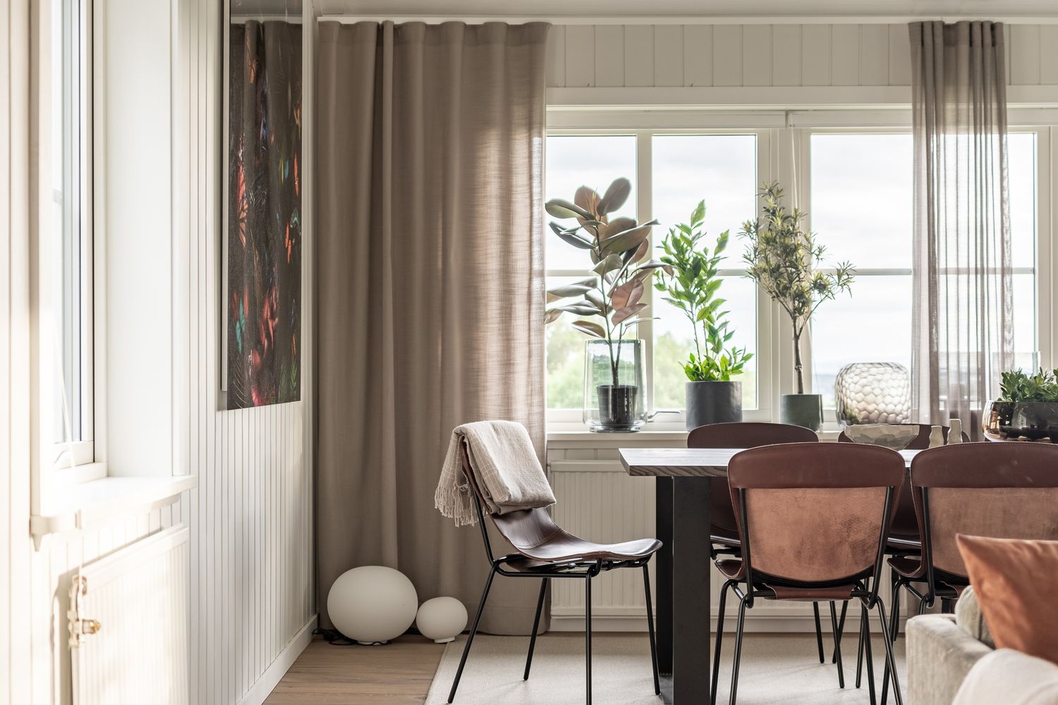 Matplats vid fönstret