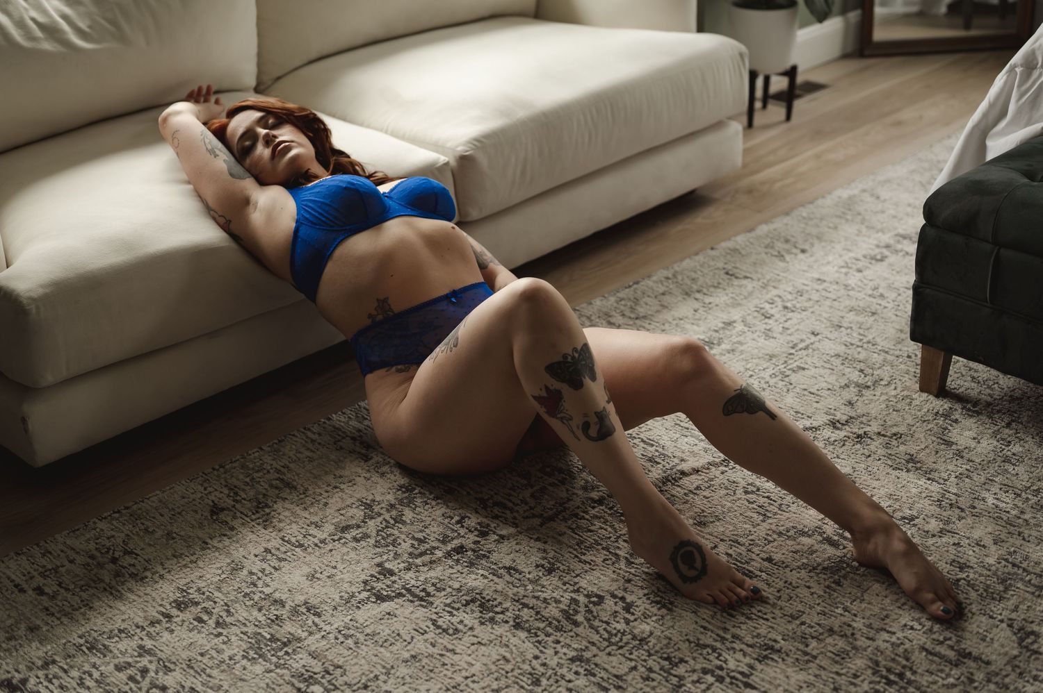 boudoir photography, feminine form, posing tips, boudoir poses, body confidence, women's photography, empowering photography, art of boudoir