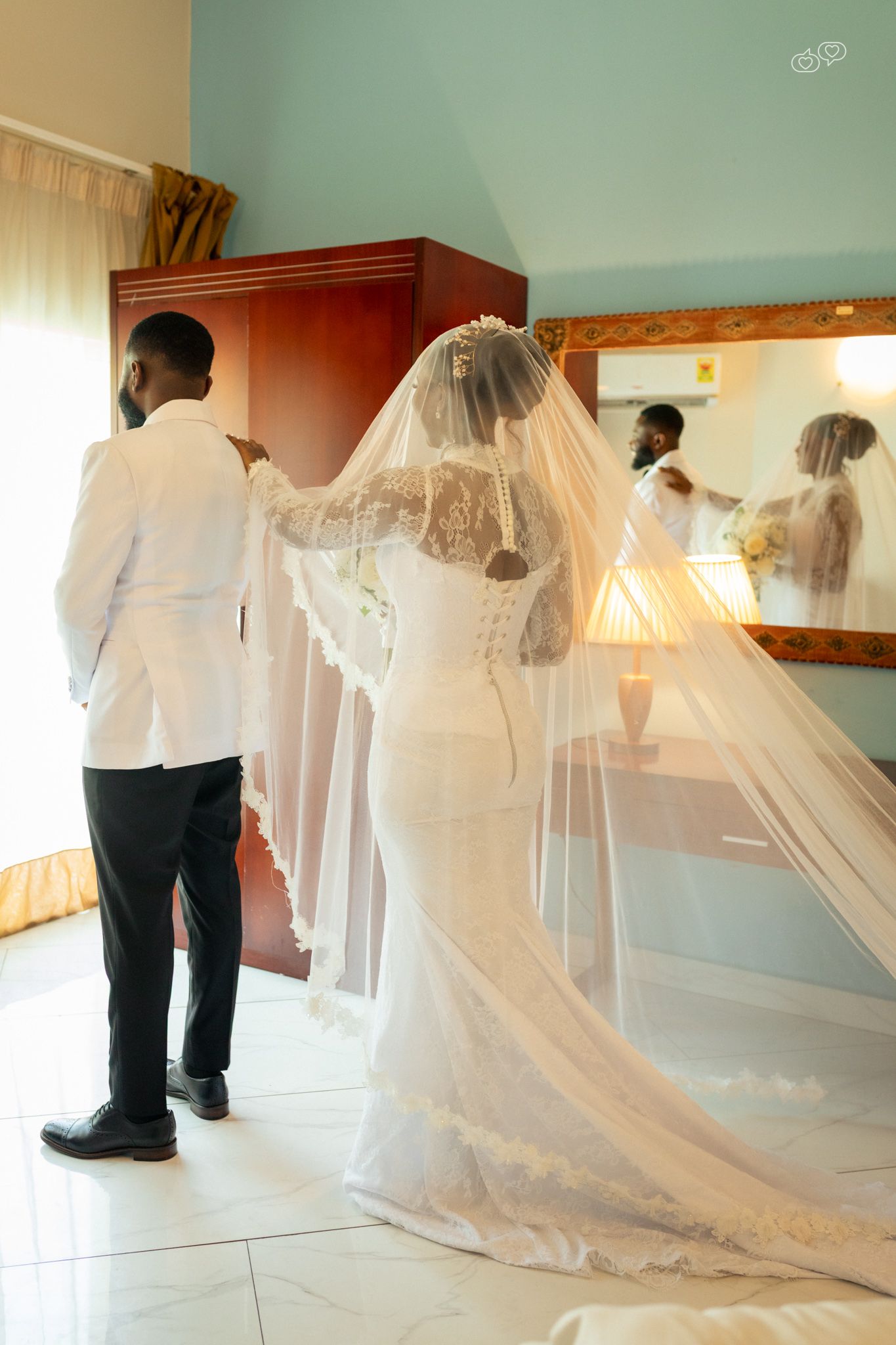 Timeless wedding photographs, thoughtfully captured.