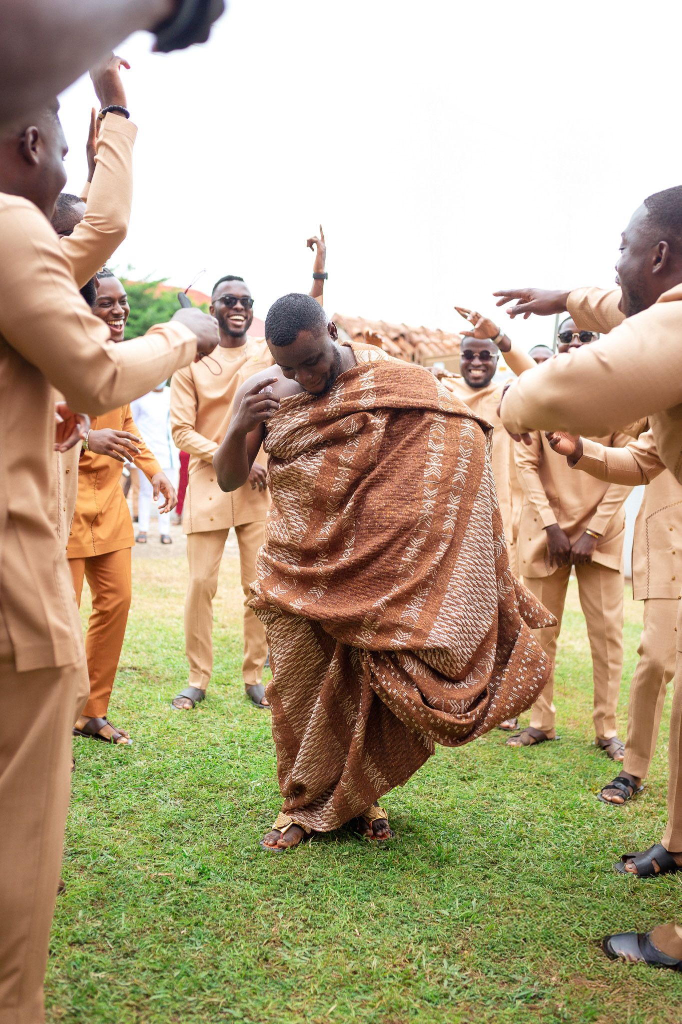 Timeless wedding photographs, thoughtfully captured.