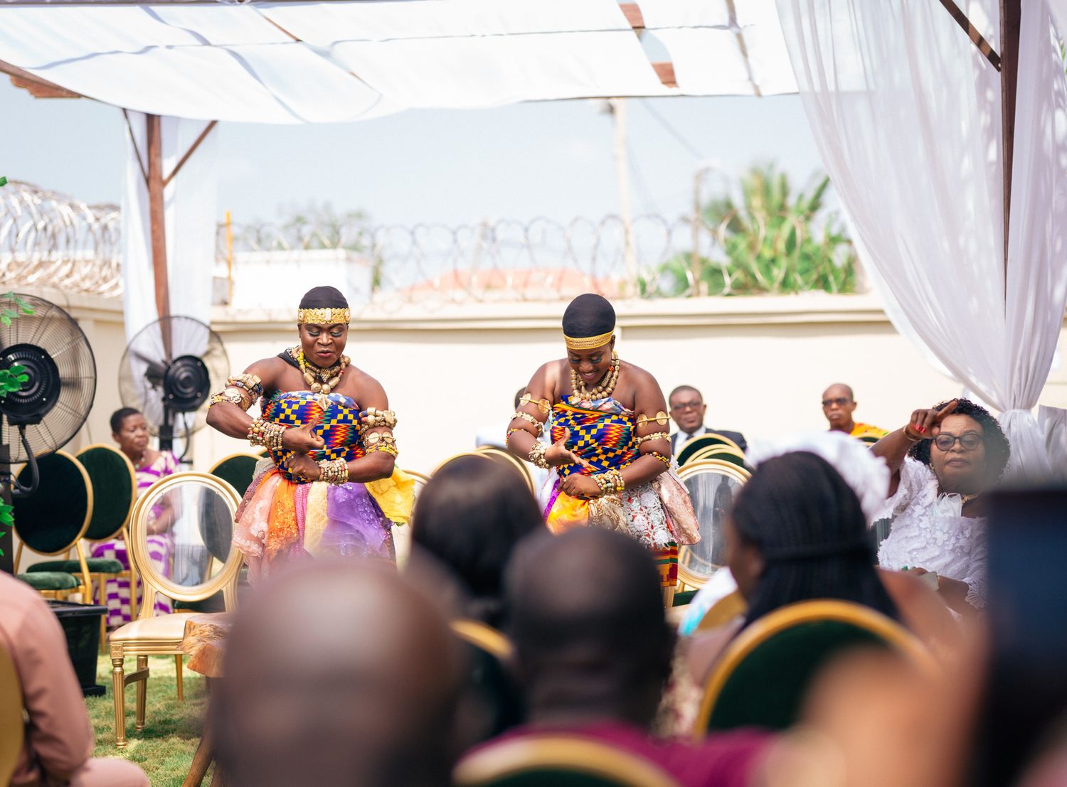 Timeless wedding photographs, thoughtfully captured.