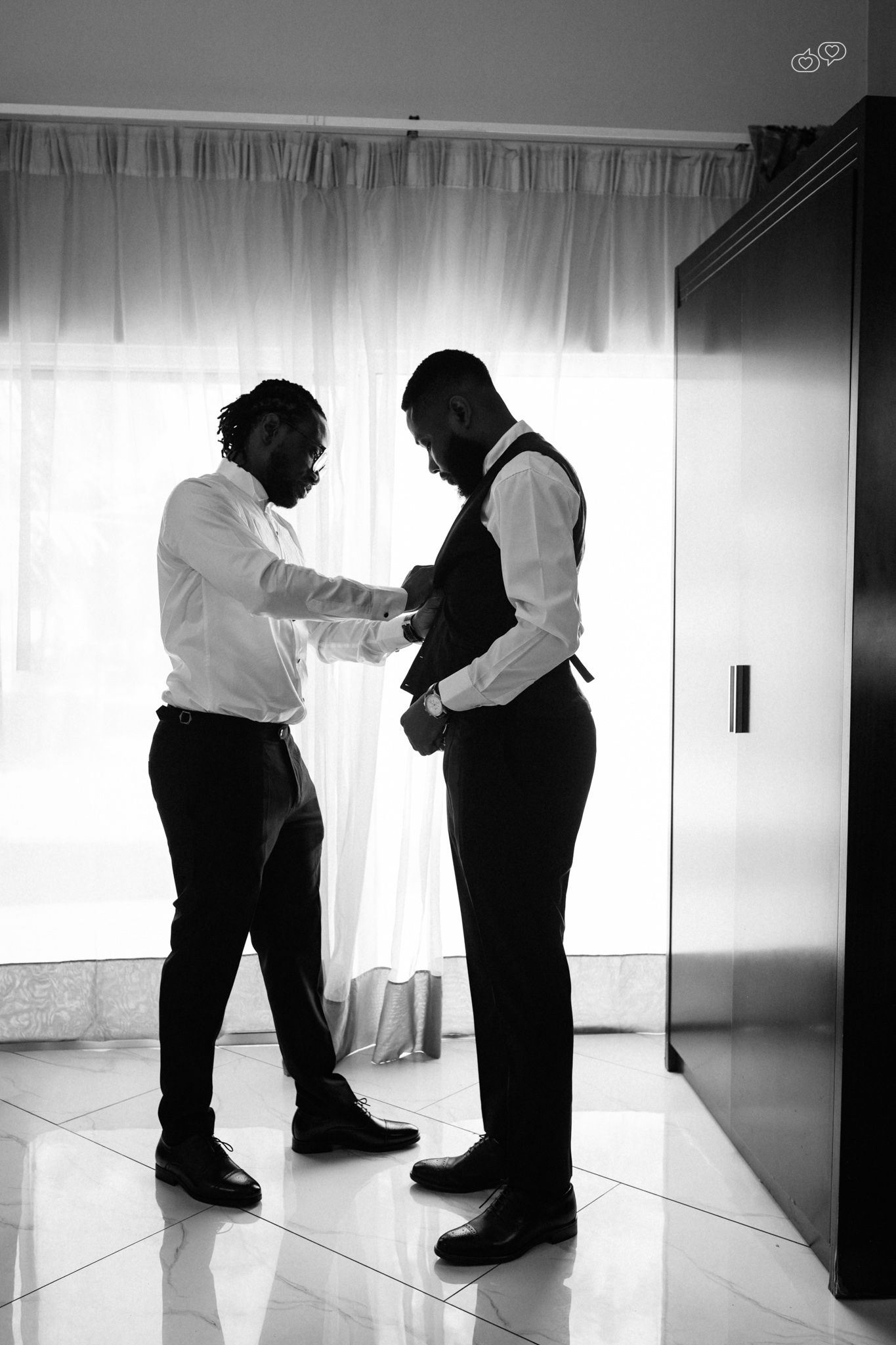 Timeless wedding photographs, thoughtfully captured.