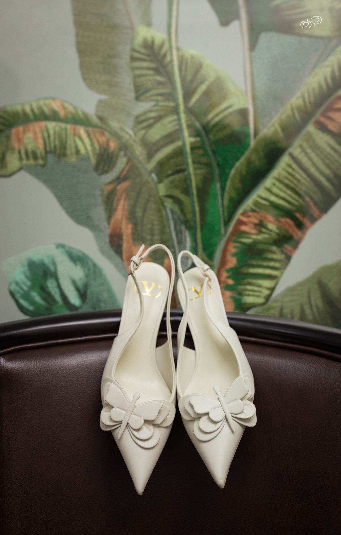 Timeless wedding photographs, thoughtfully captured.