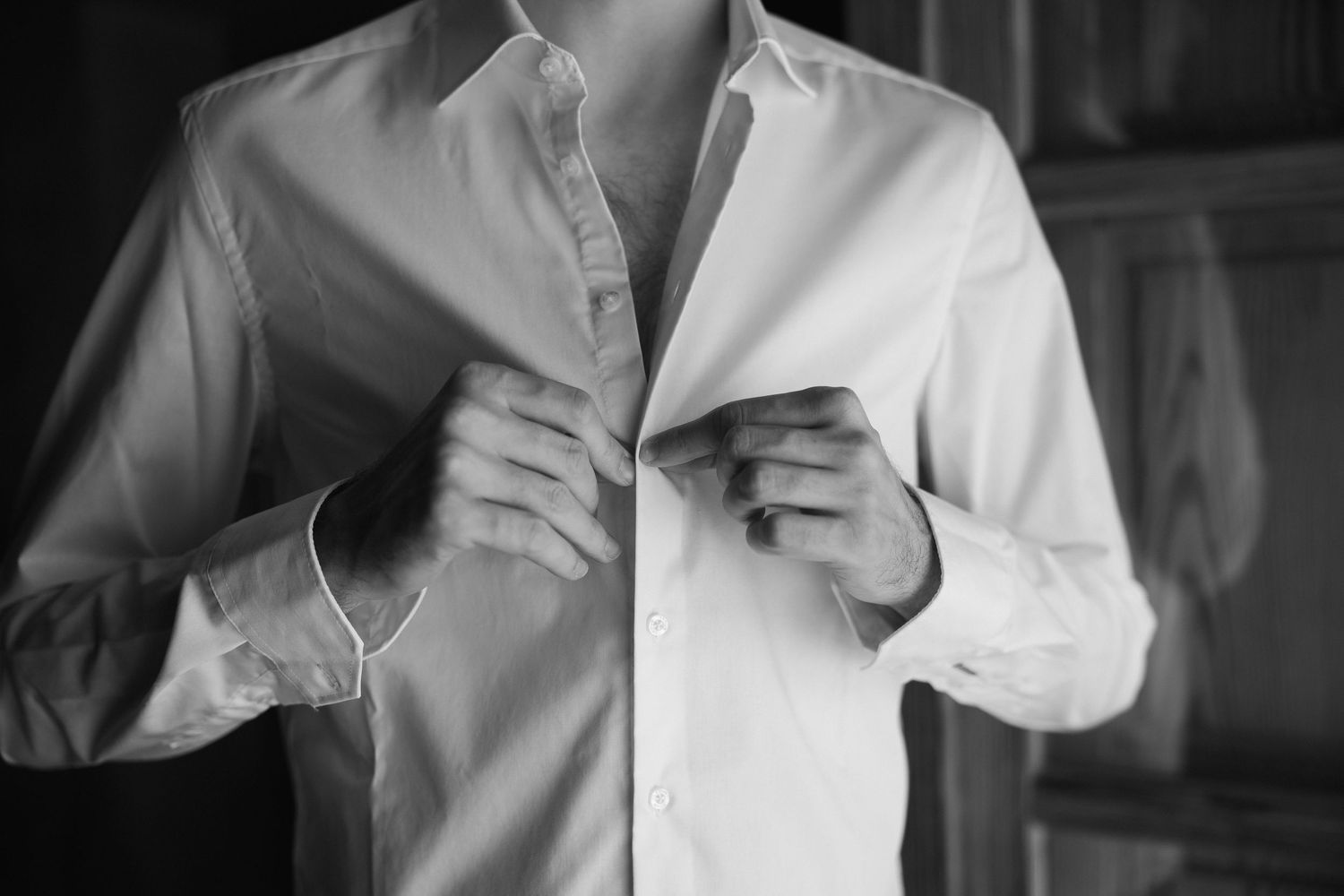 Groom getting ready. Destination wedding in Spain