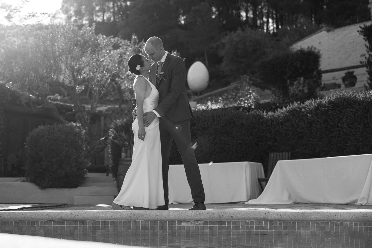 Couple photo session in wedding venue Almiral de la Font in Sitges, Spain. destination wedding