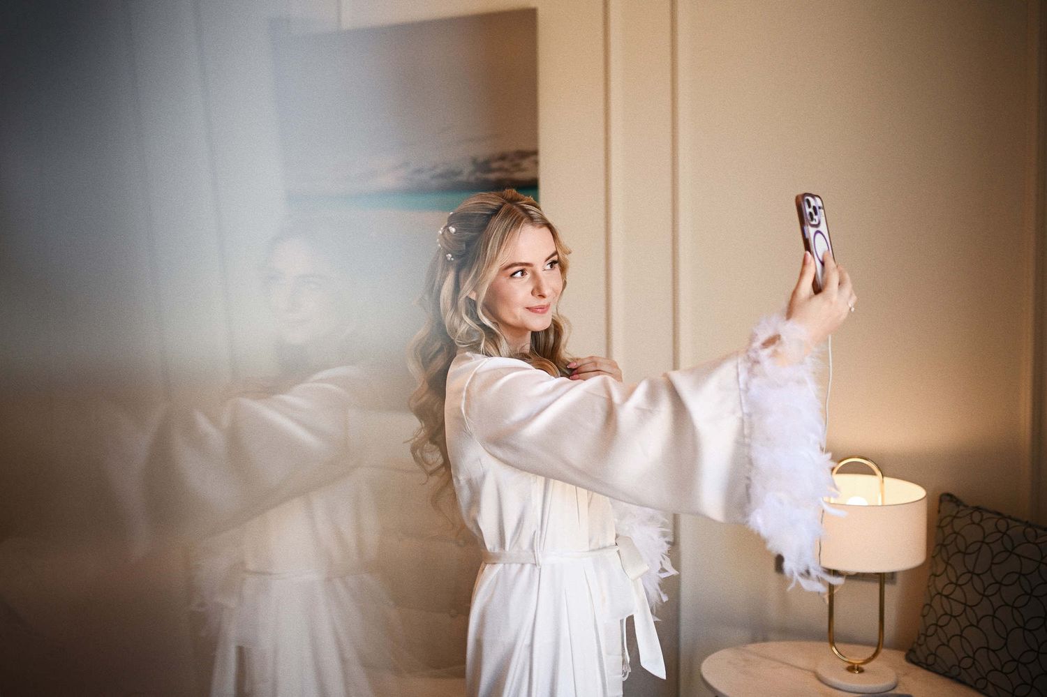 Bride with finished wedding makeup and hair taking a selfie at villa Finca El Senoret in Valencia before putting on her dress. (131 символ)