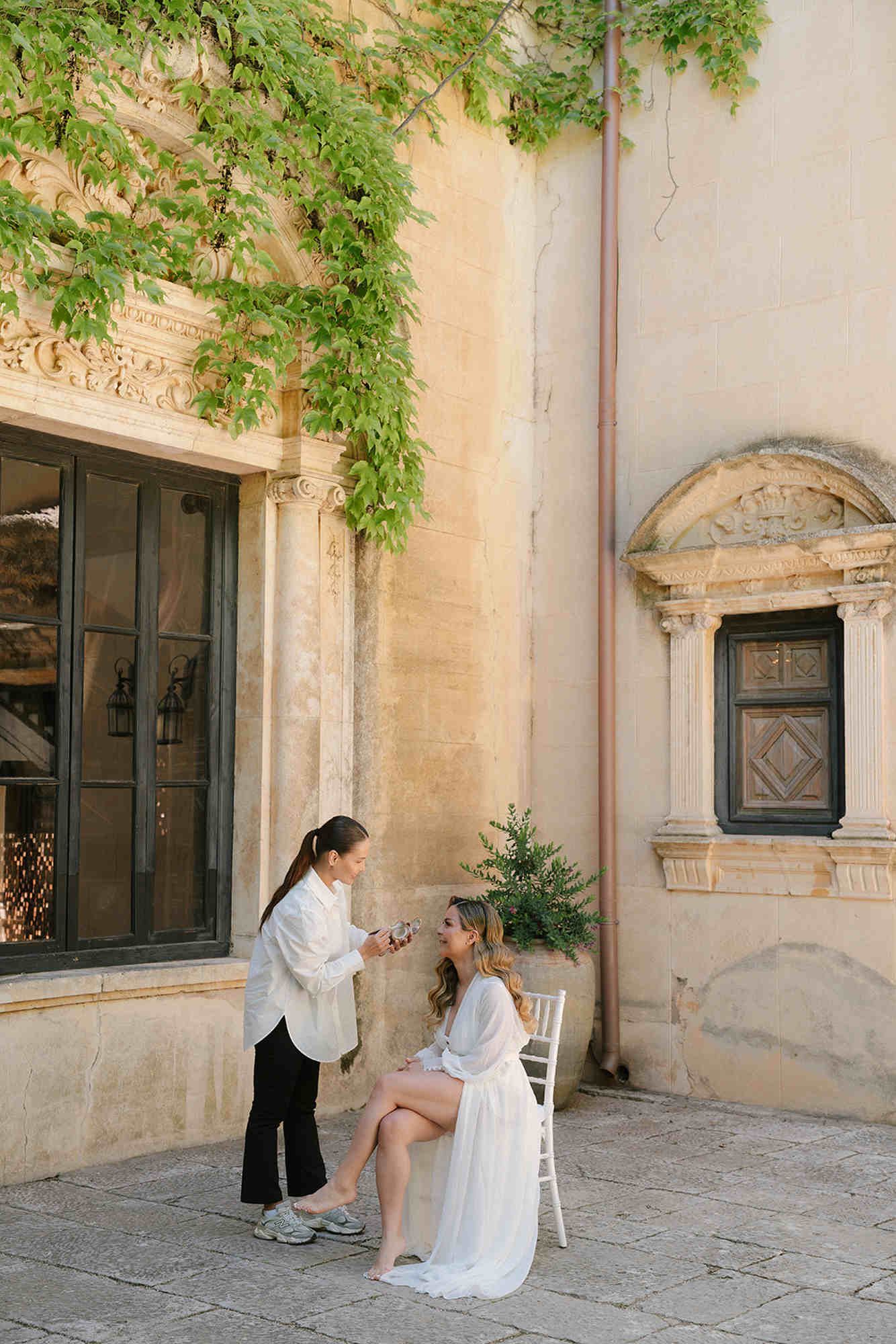 Finished bridal hairstyle and final makeup application at Finca Torrefiel. Premium wedding look by Valencia beauty stylist.