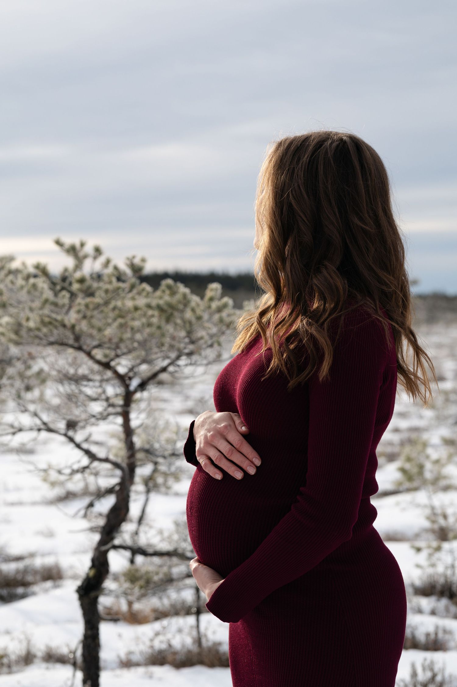 Gravidfotografering i Jönköping utomhus i snön