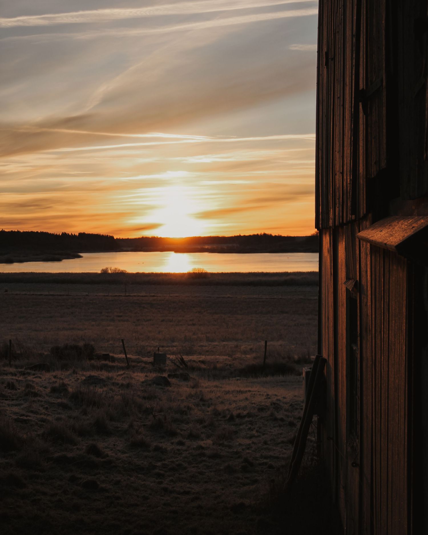 Soluppgång ovanför Hallbosjön på Lindeborgs Eco Retreat i Nyköping