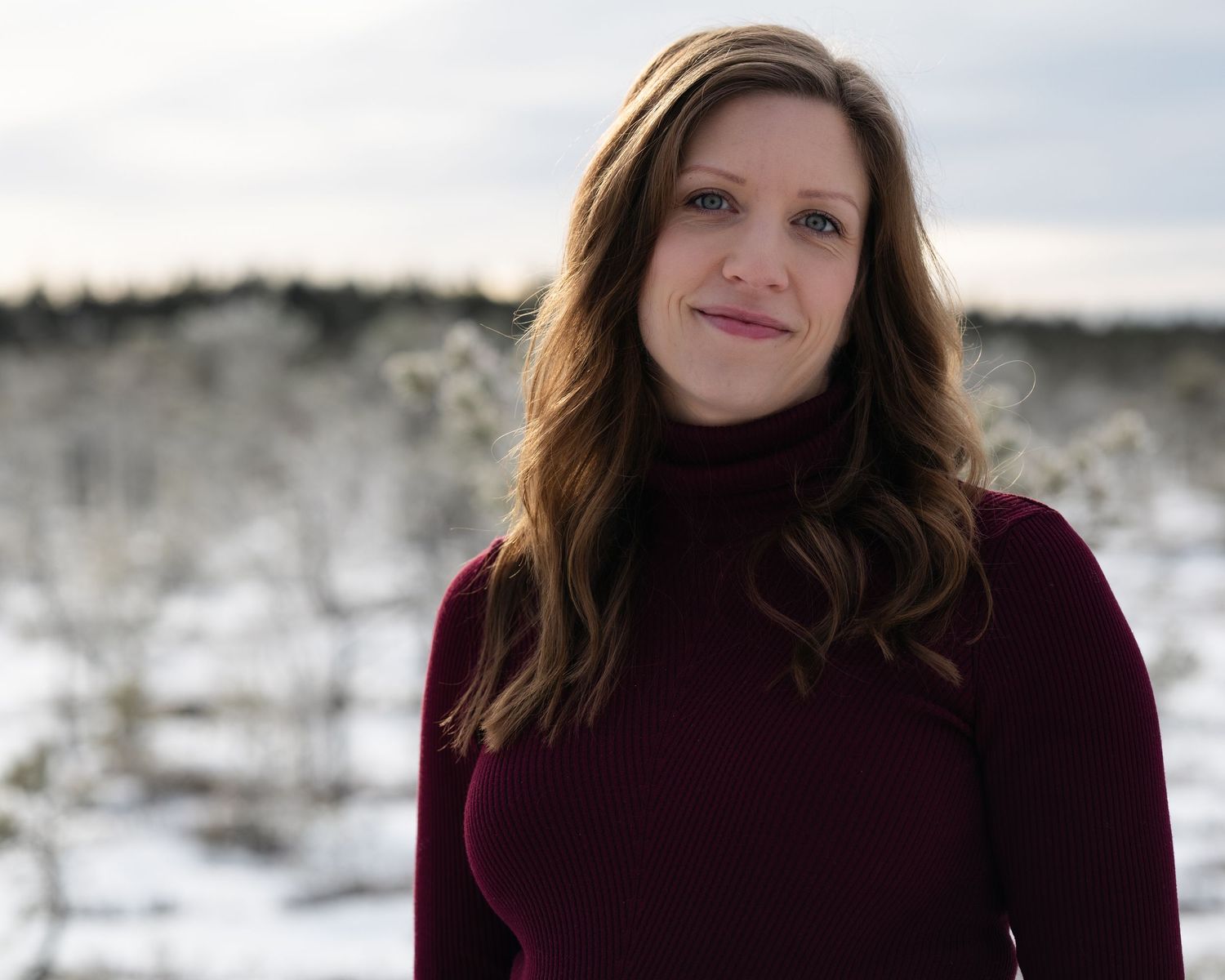 porträttfotografering av en person i mjukt ljus utomhus
