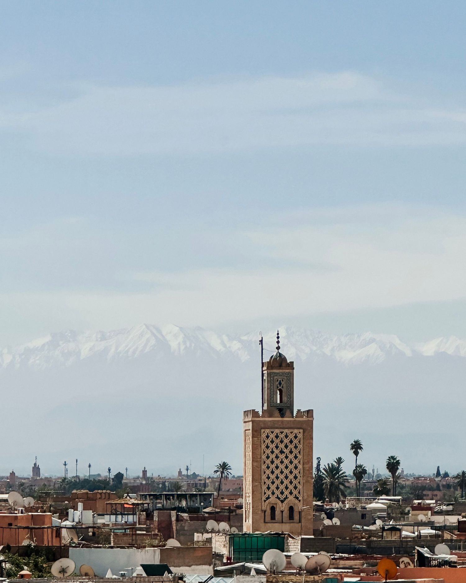 Utsikt över Marrakech med Atlasbergen i bakgrunden