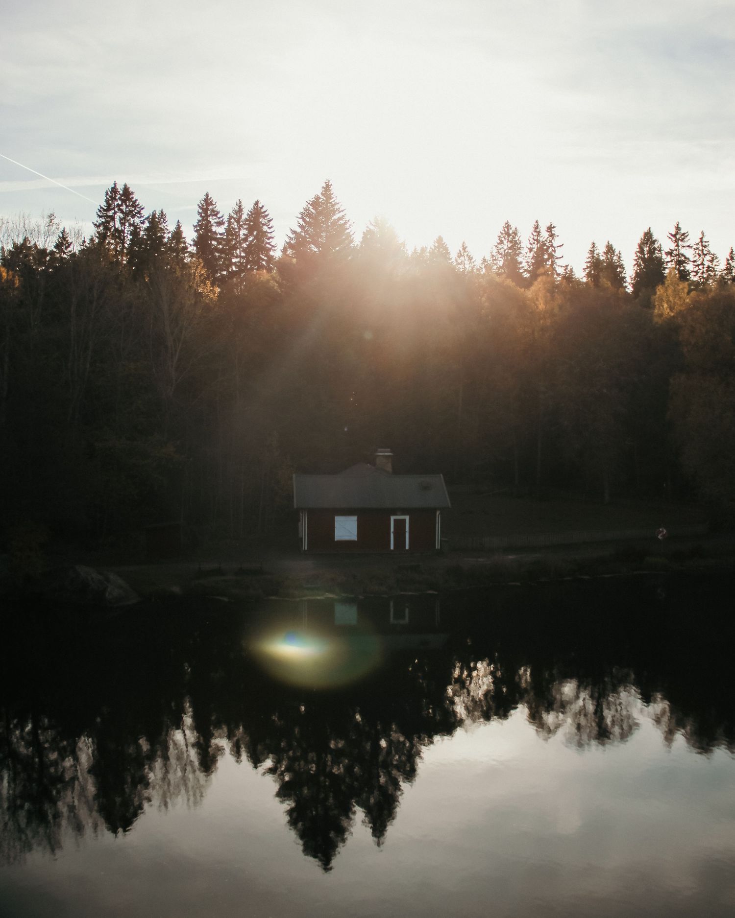 Ett mjukt kvällssken över Vättern i Jönköping