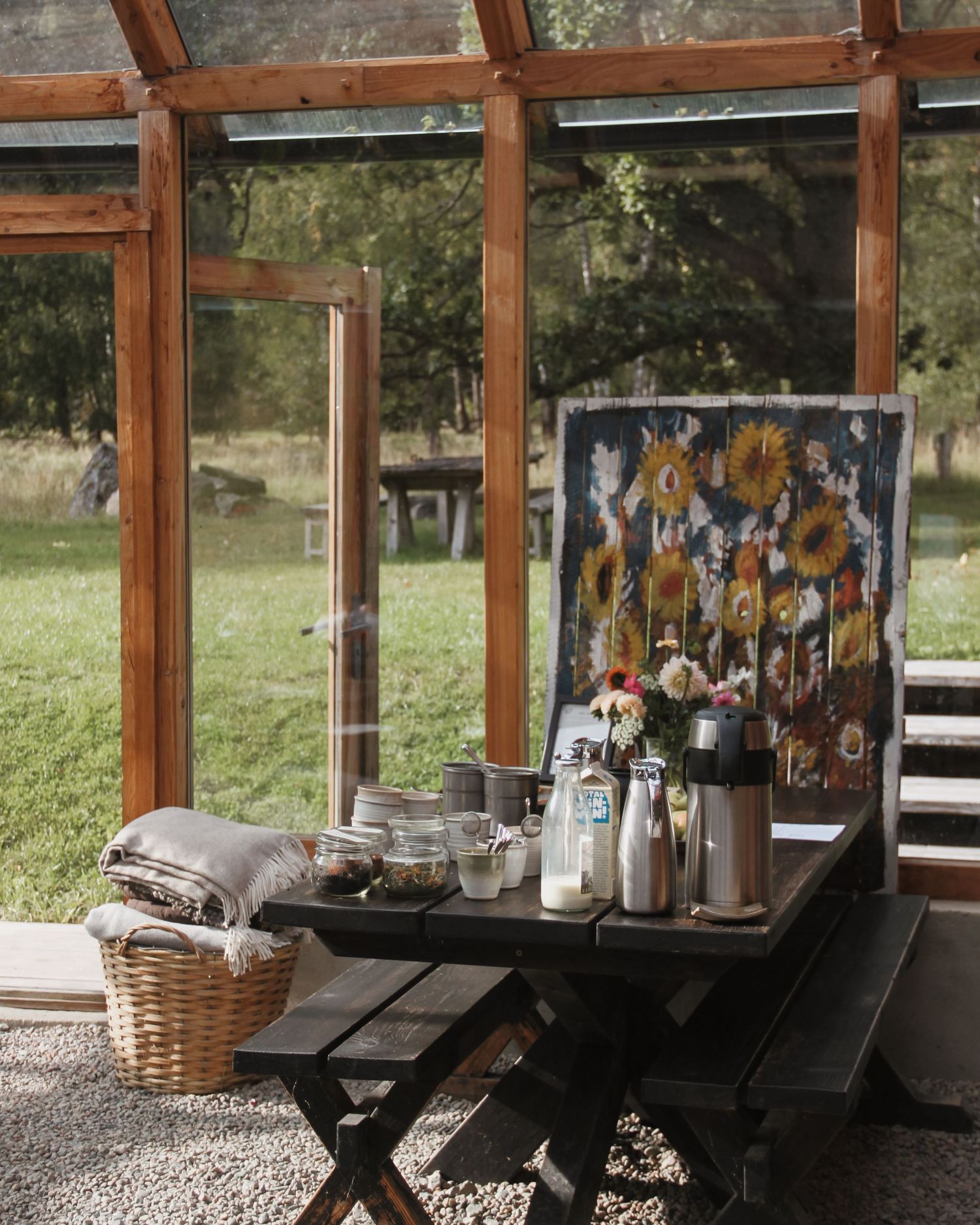 Evenemangsfotografering - fikapaus i ett orangeri på sommaren på Lindeborgs Eco Retreat