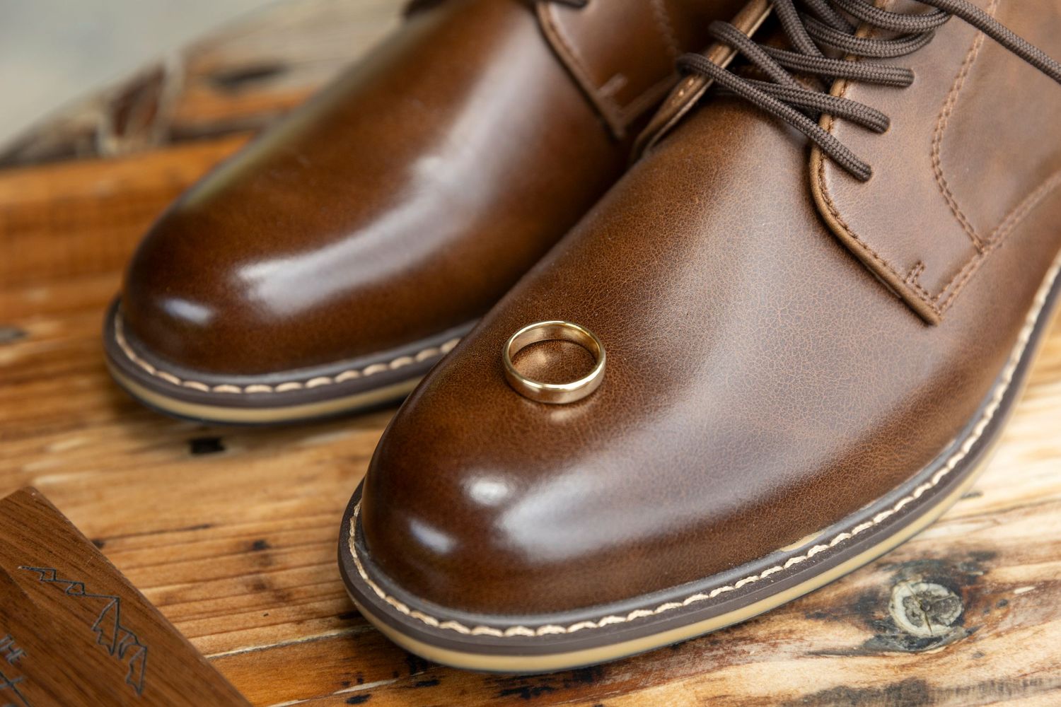 groom ring and shoes detail