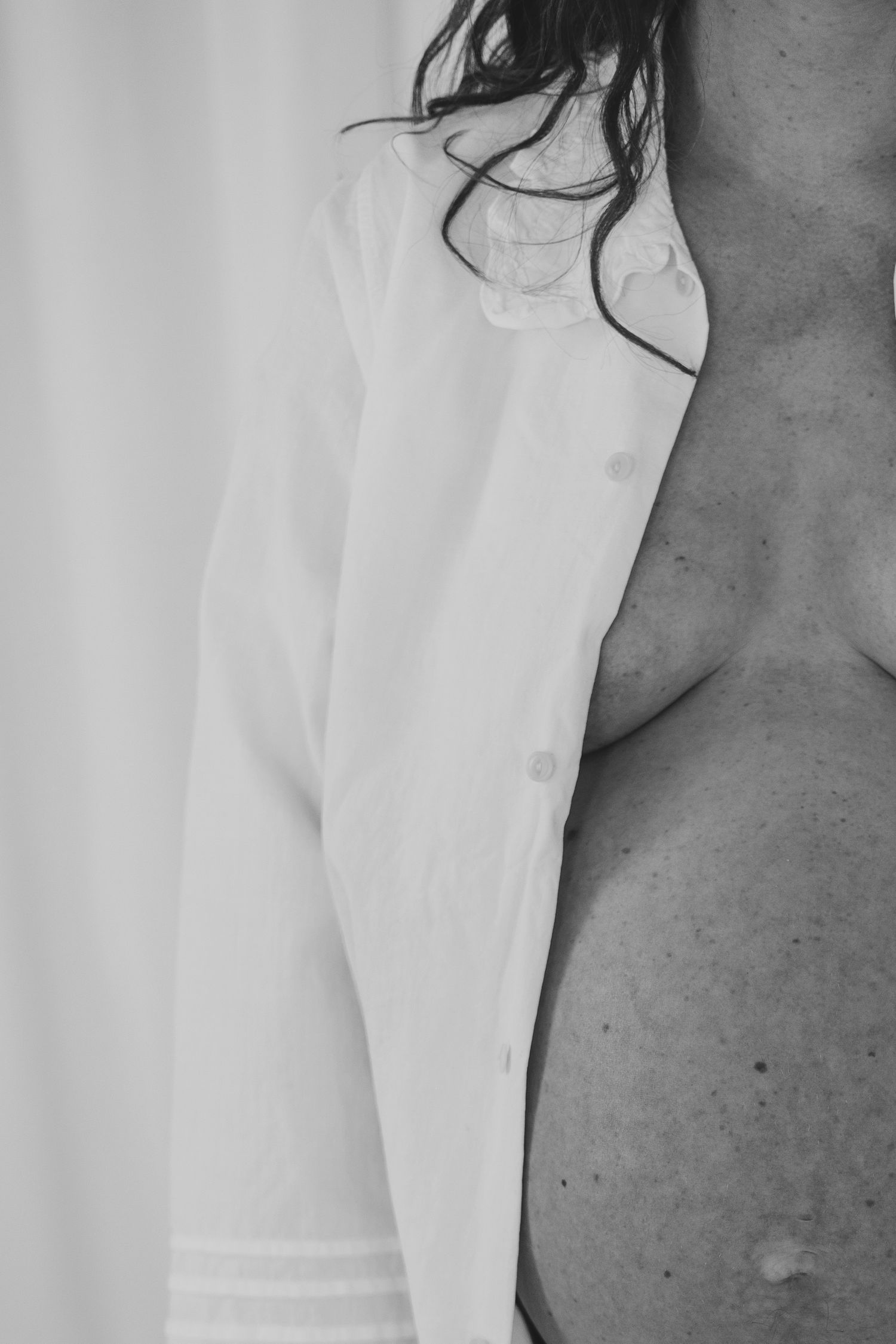 maternity, black and white, open shirt, pregnant belly, north shore massachusetts