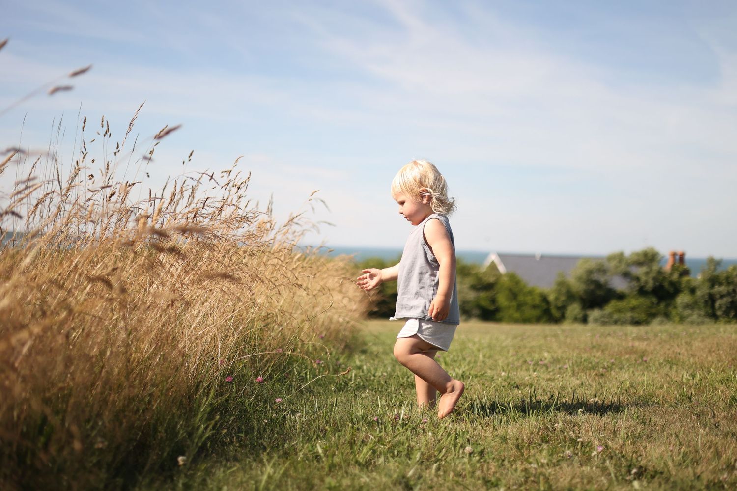 child, lawn, ocean, motion, block island