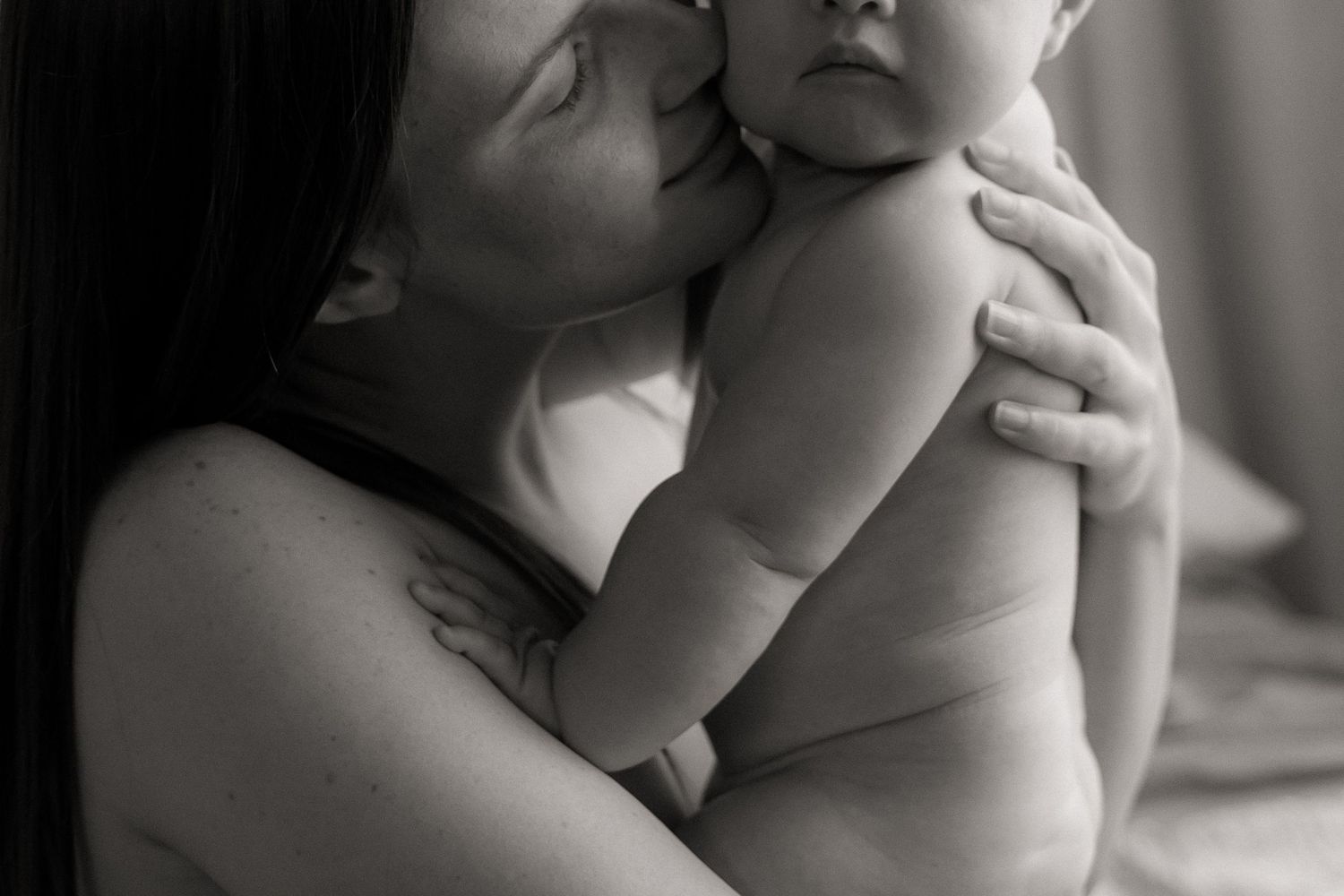 A close up intimate image of a mum and her infant in a mundaring studio