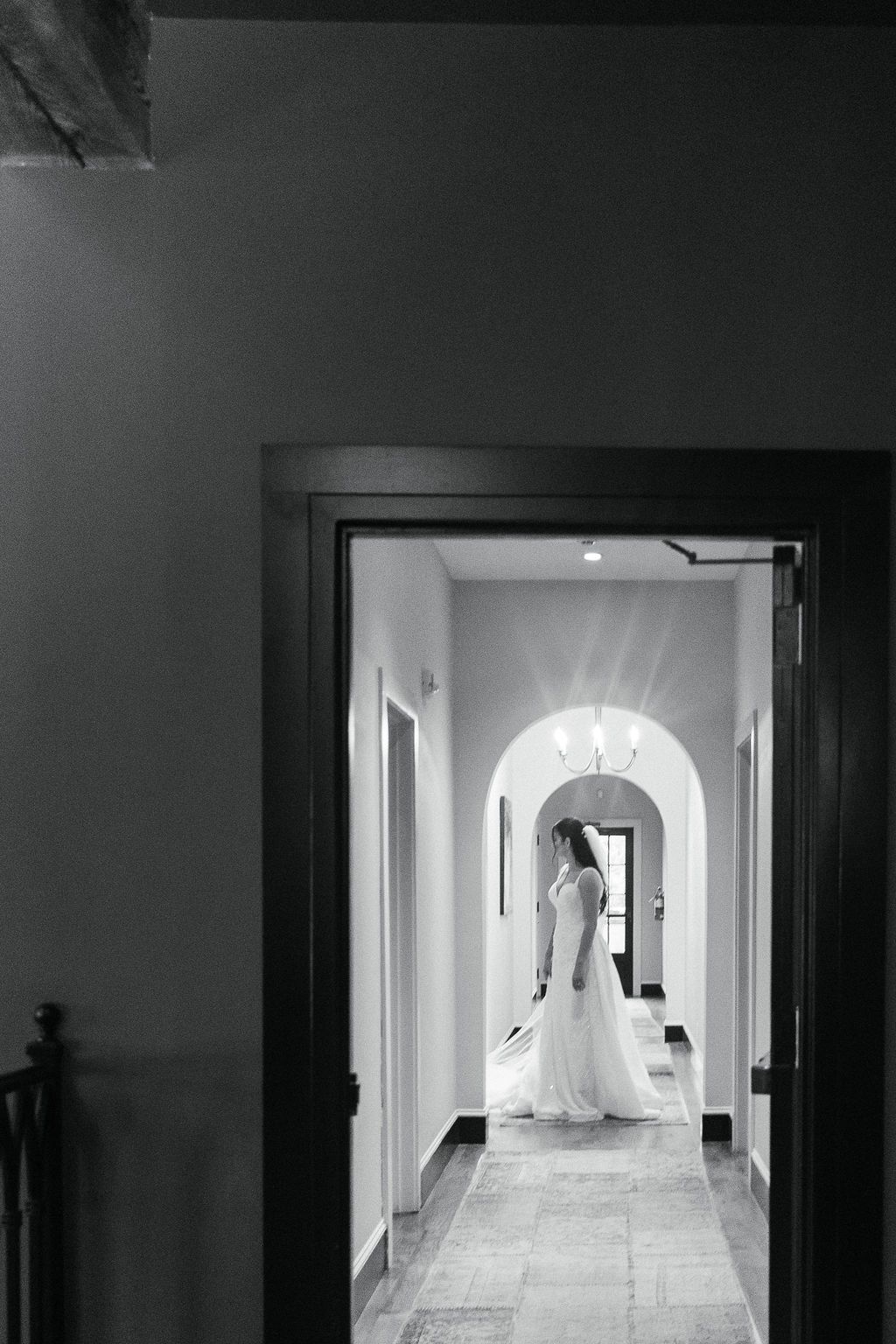Bride in the hall of hotel domestique
