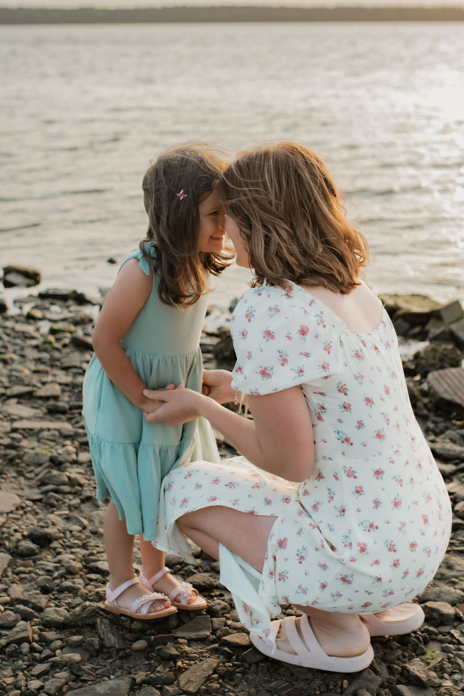 Family portrait in Coastal Carolina beach, warm & nature‑inspired storytelling. By Nichole JG Photography.