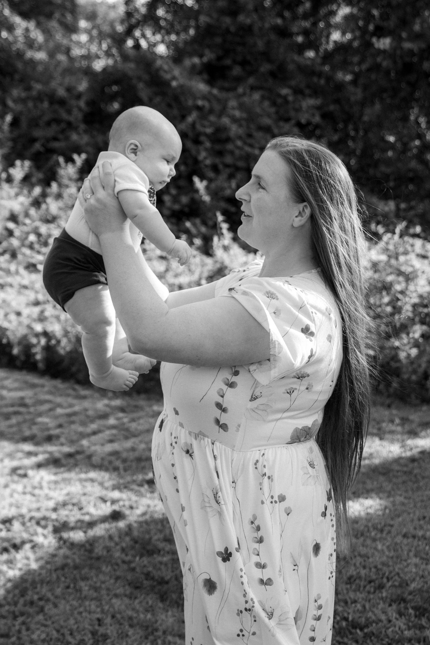 Family portrait in Coastal Carolina forest, warm & nature‑inspired storytelling. By Nichole JG Photography.