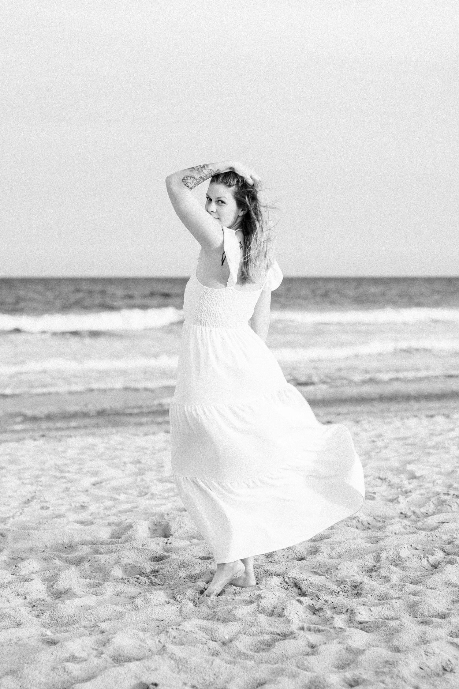 Family portrait in Coastal Carolina beach, warm & nature‑inspired storytelling. By Nichole JG Photography.