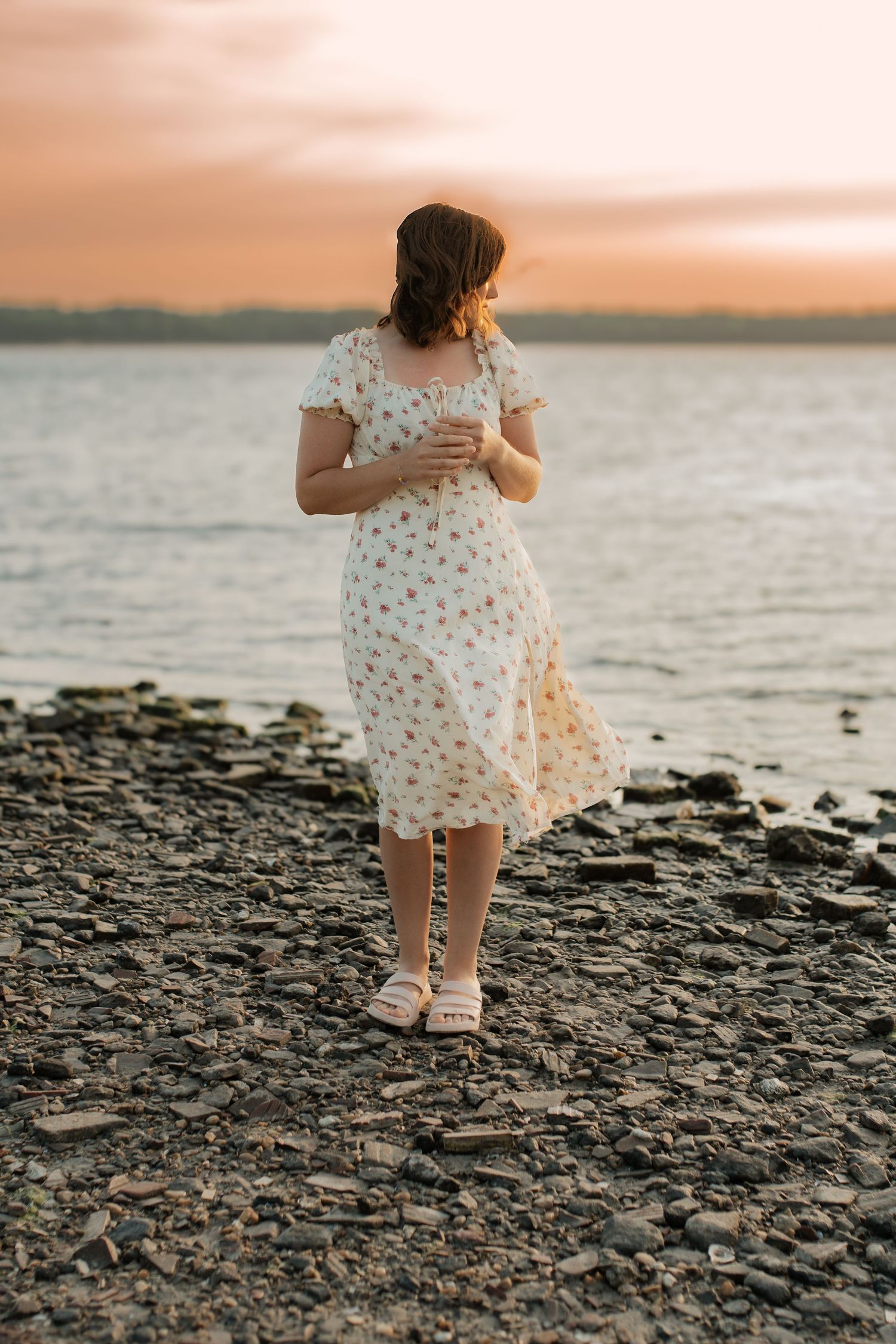 Family portrait in Coastal Carolina beach, warm & nature‑inspired storytelling. By Nichole JG Photography.