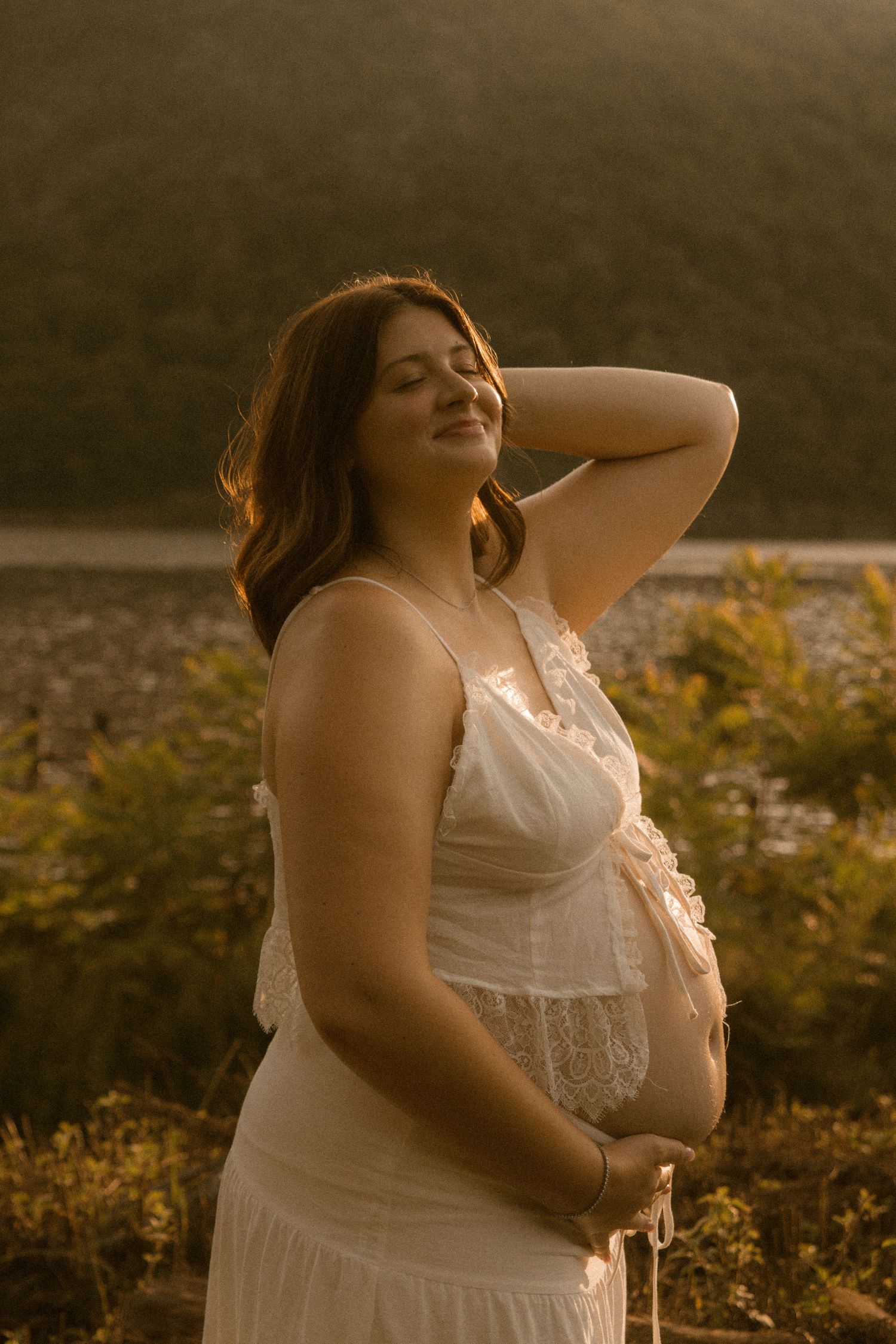 Maternity portrait of couple at Hudson Valley park, featuring warm, candid storytelling. Captured by Nichole JG Photography in Hudson Valley