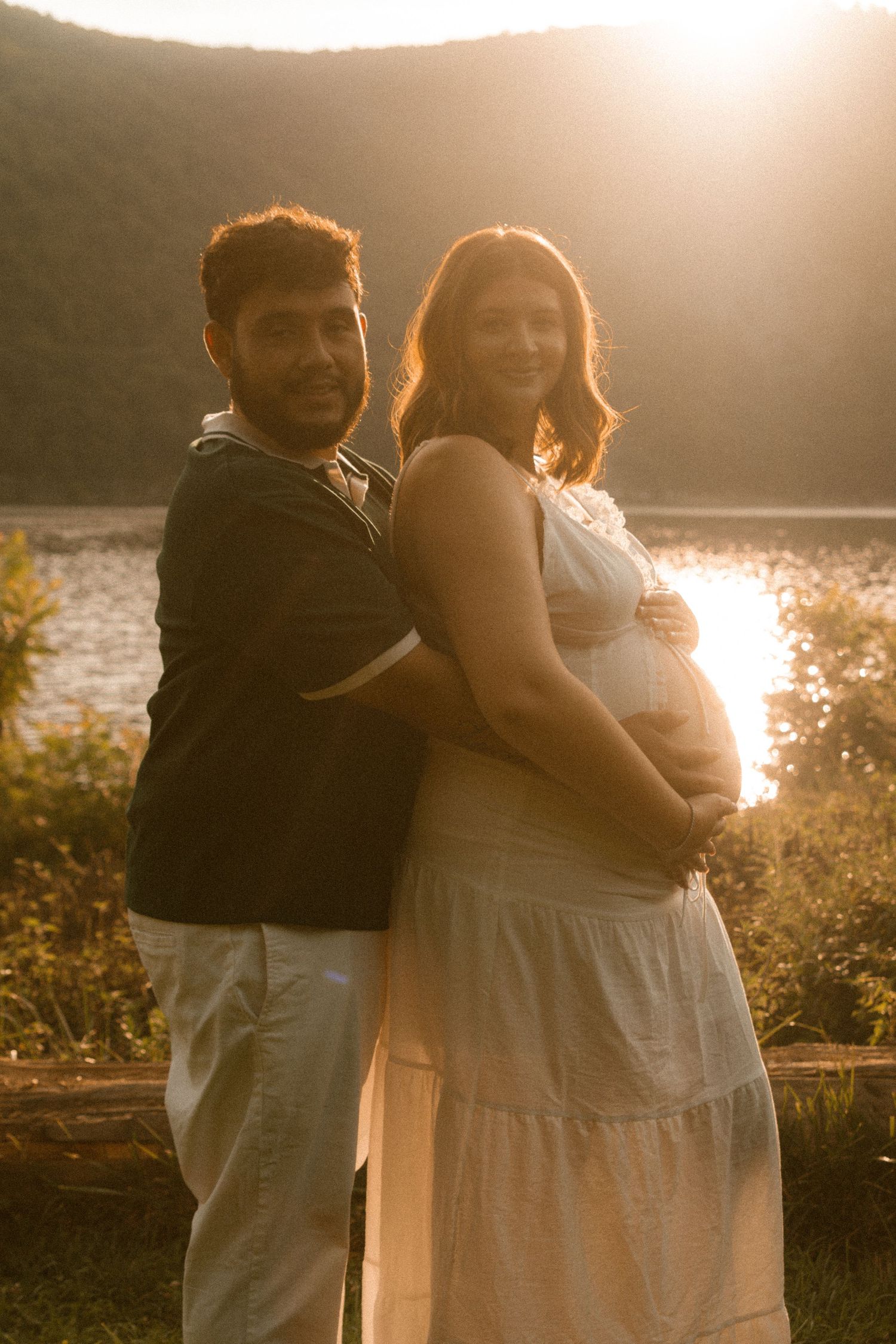 Maternity portrait of couple at Hudson Valley park, featuring warm, candid storytelling. Captured by Nichole JG Photography in Hudson Valley