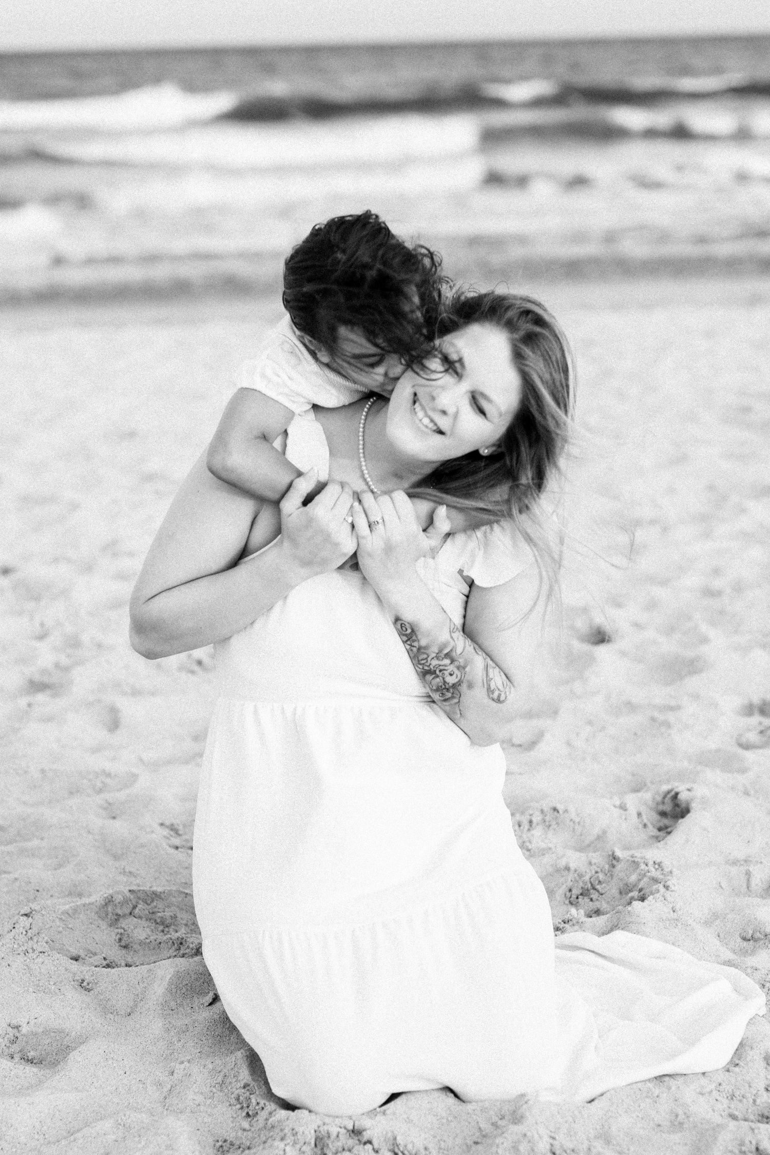 Family portrait in Coastal Carolina beach, warm & nature‑inspired storytelling. By Nichole JG Photography.